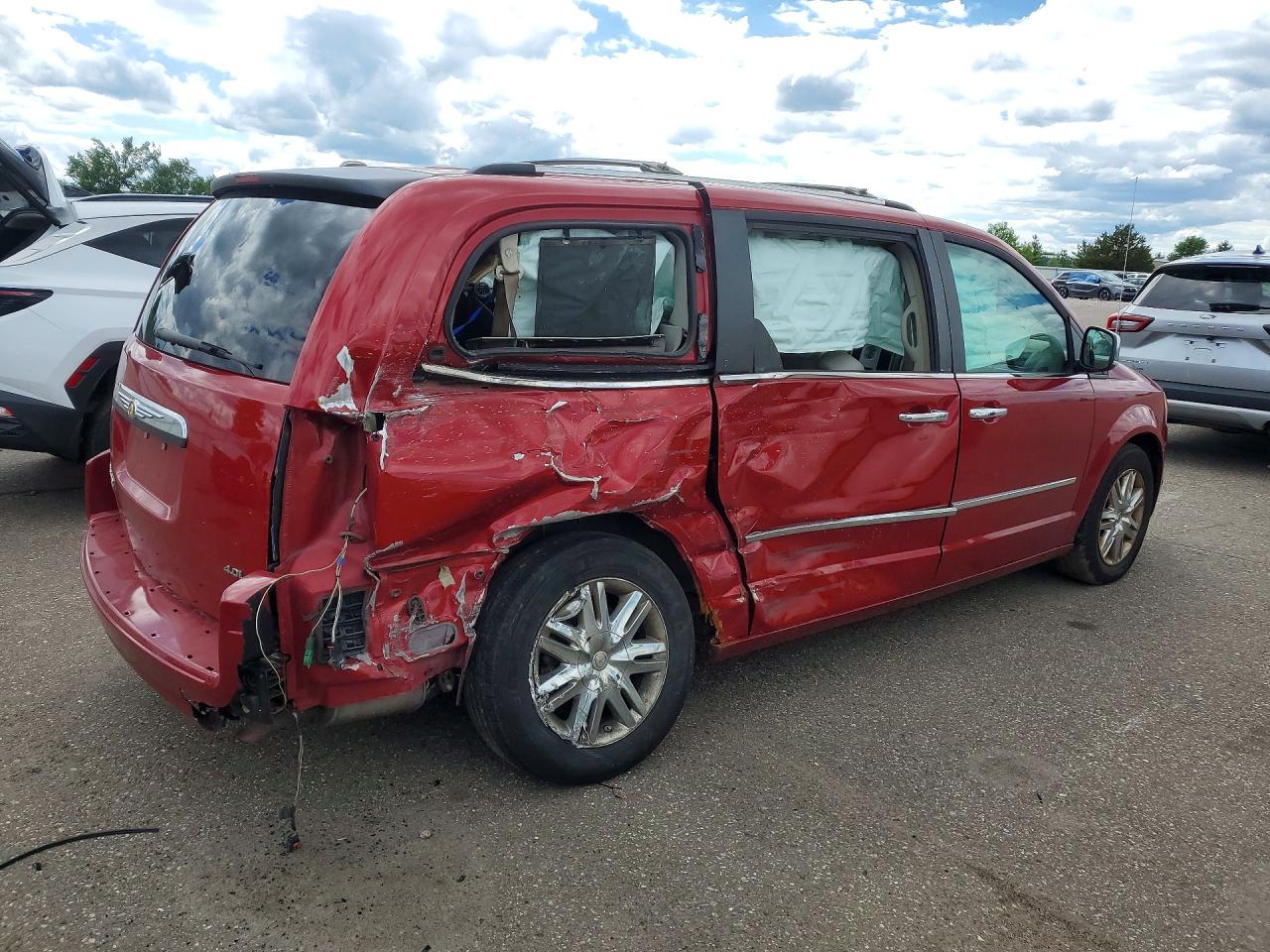 2008 Chrysler Town & Country Limited Red vin: 2A8HR64X98R688352