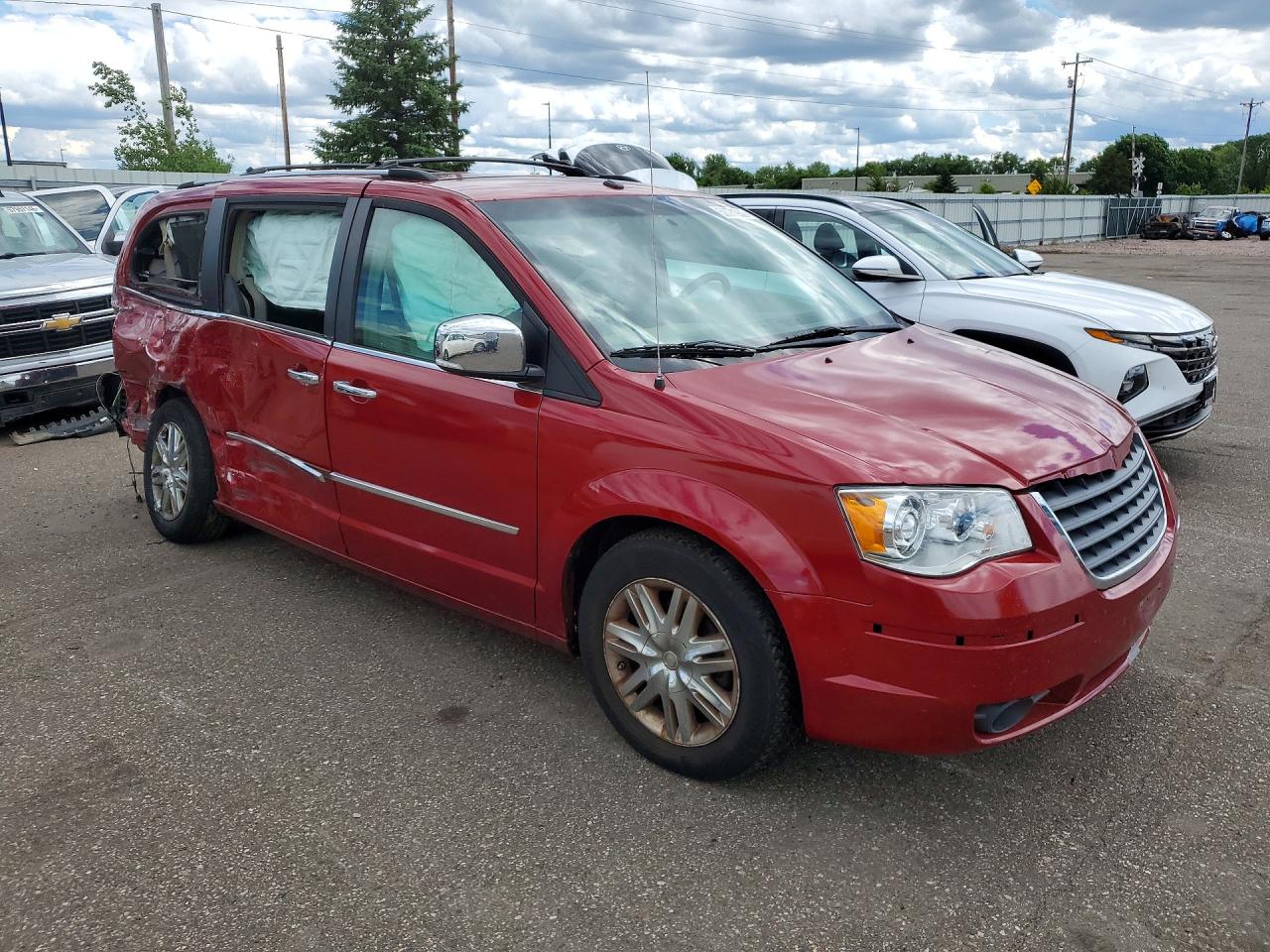 2008 Chrysler Town & Country Limited Red vin: 2A8HR64X98R688352