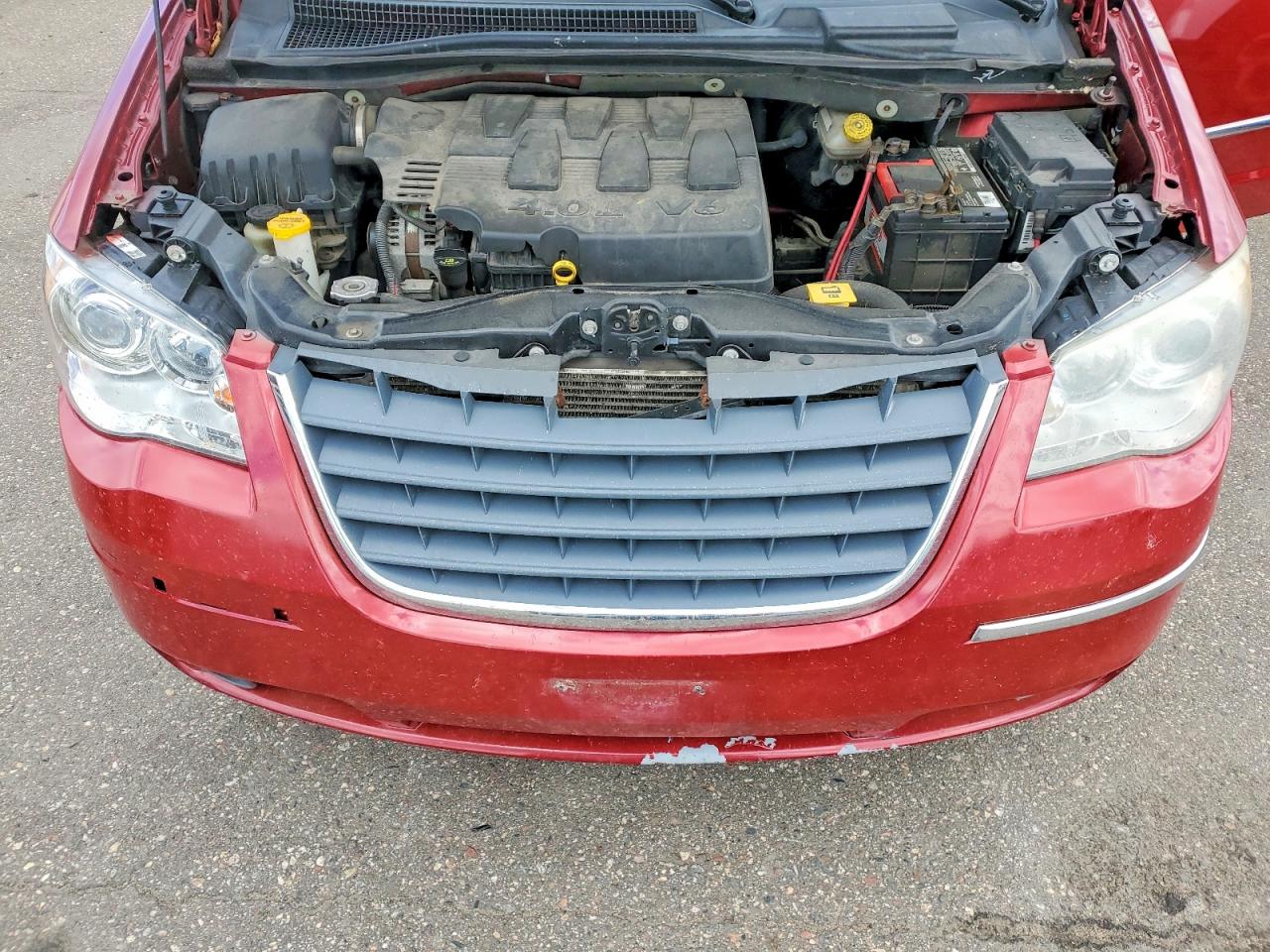 2008 Chrysler Town & Country Limited Red vin: 2A8HR64X98R688352