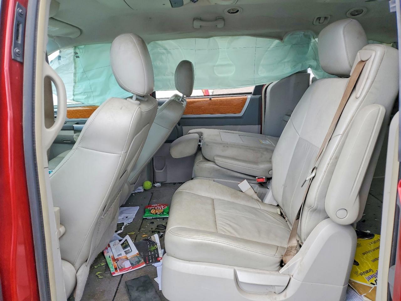 2008 Chrysler Town & Country Limited Red vin: 2A8HR64X98R688352