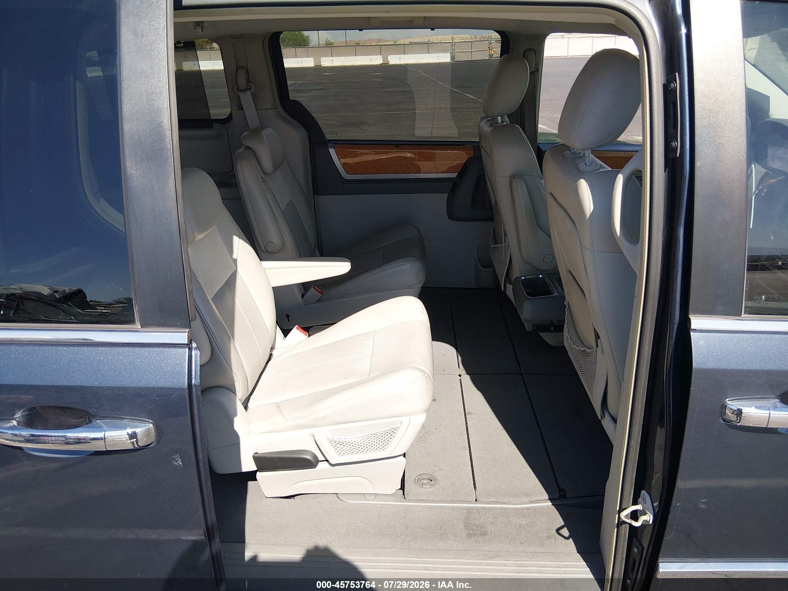 2008 Chrysler Town & Country Limited Dark Blue vin: 2A8HR64X98R688464