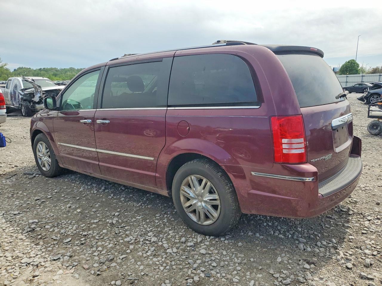 2008 Chrysler Town And Country Maroon vin: 2A8HR64X98R714092
