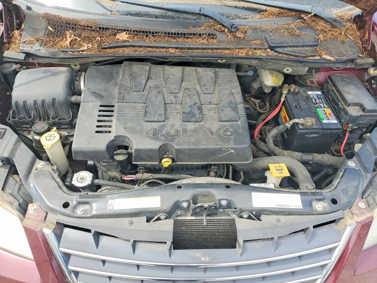 2008 Chrysler Town And Country Maroon vin: 2A8HR64X98R714092