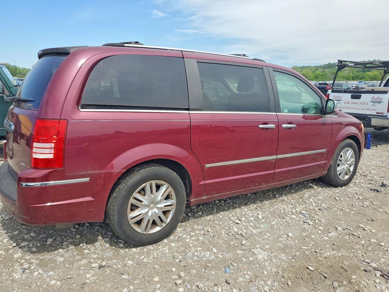 2008 Chrysler Town And Country Maroon vin: 2A8HR64X98R714092