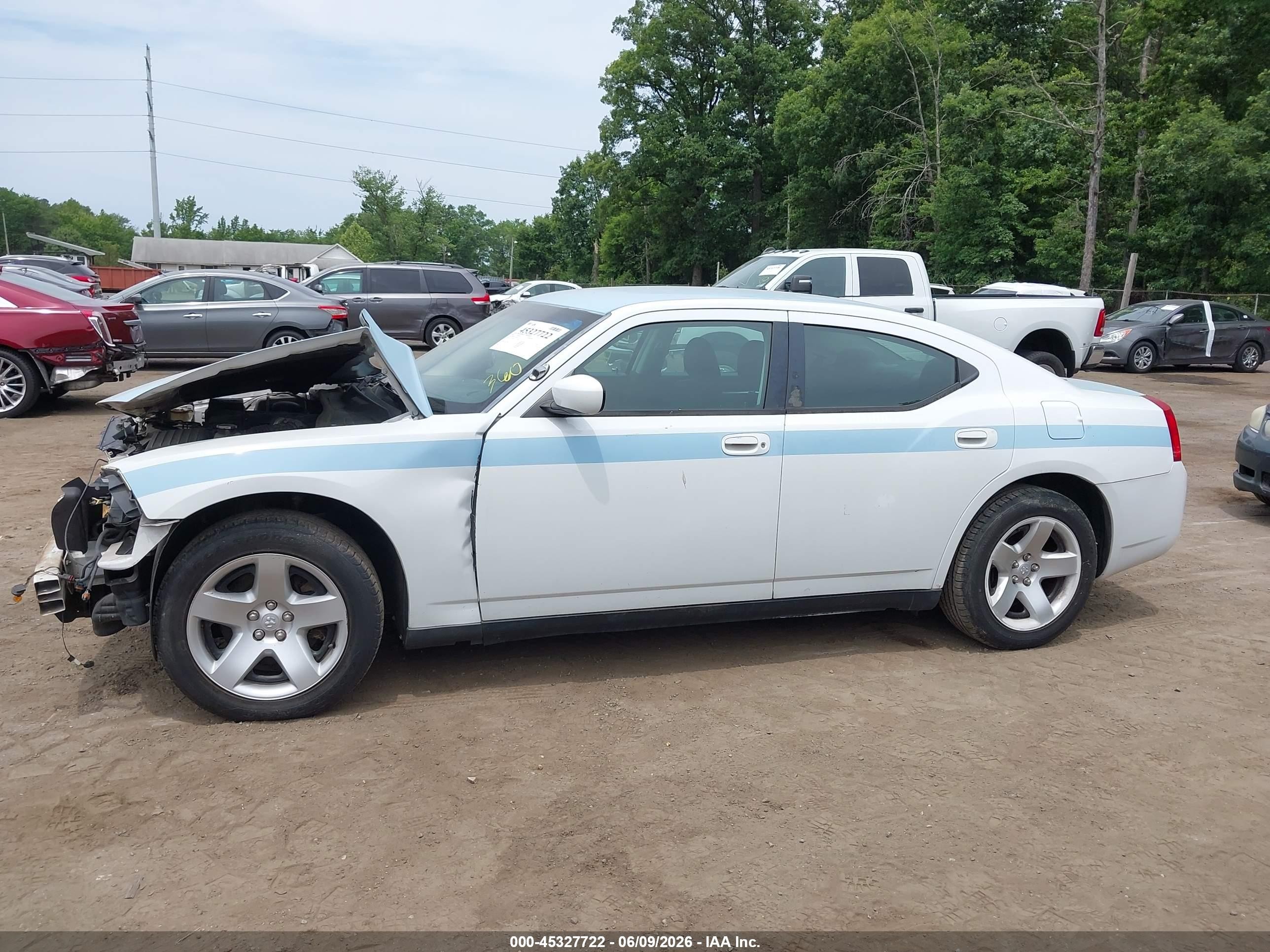 2010 Dodge Charger   White vin: 2B3AA4CV0AH303827