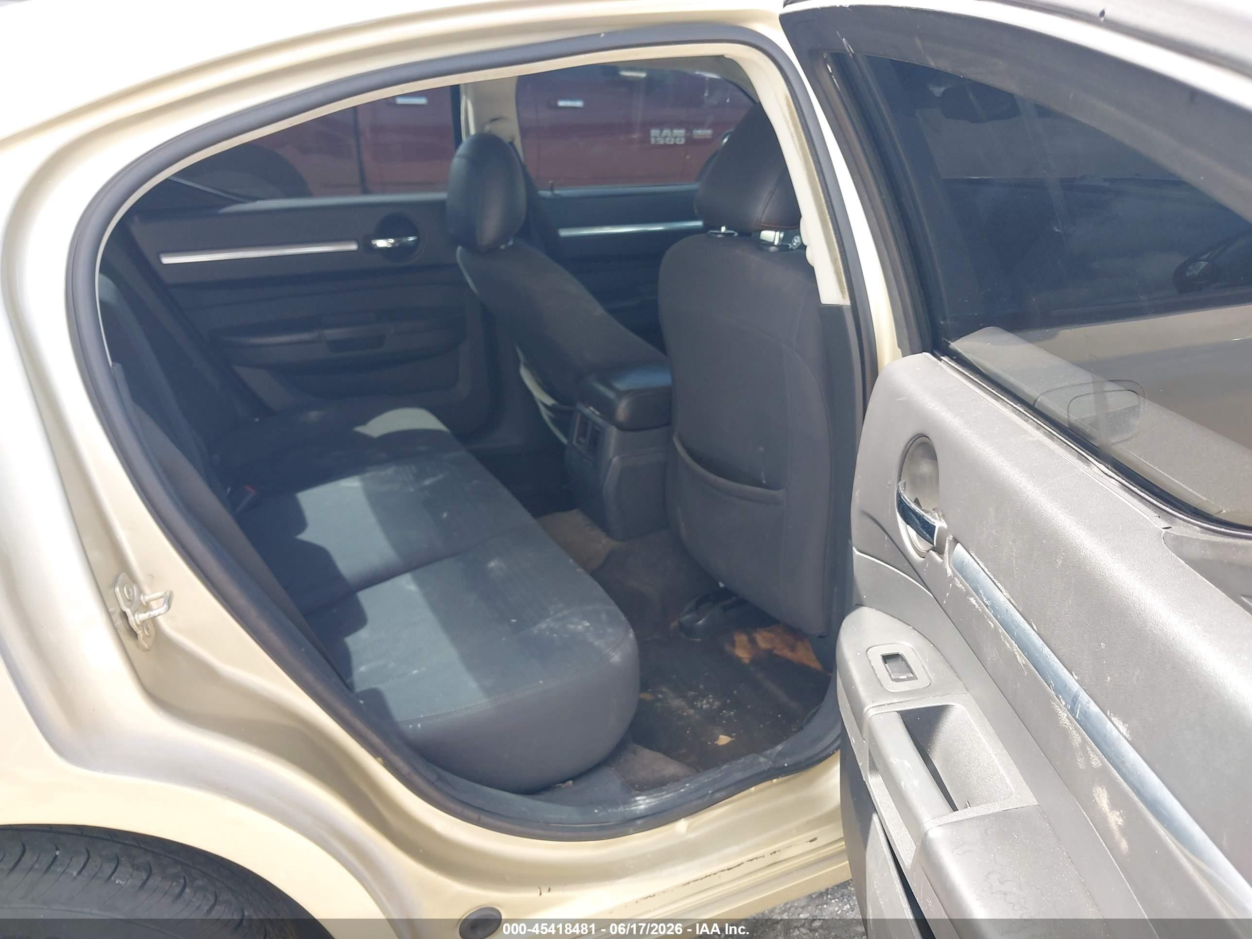 2010 Dodge Charger   Gold vin: 2B3CA4CV2AH217721
