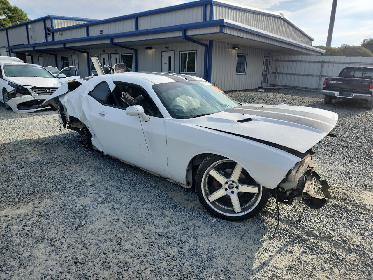 2011 Dodge Challenger Белый vin: 2B3CJ4DG1BH576396