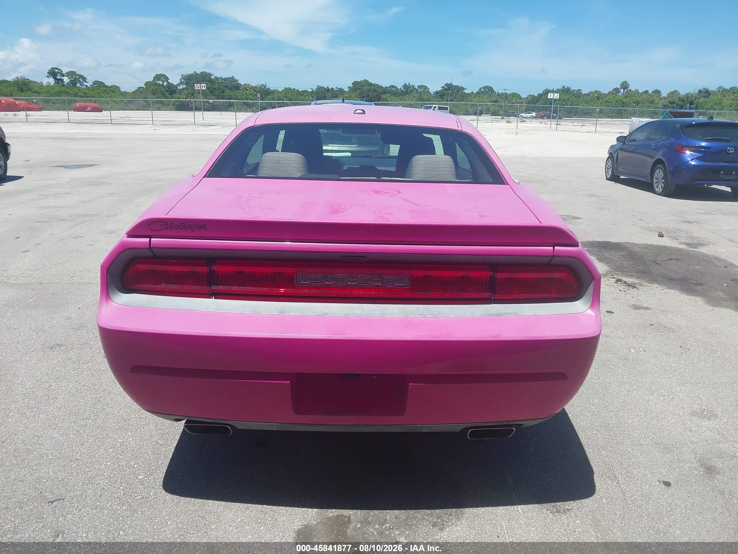 2011 Dodge Challenger   Pink vin: 2B3CJ4DG2BH516885