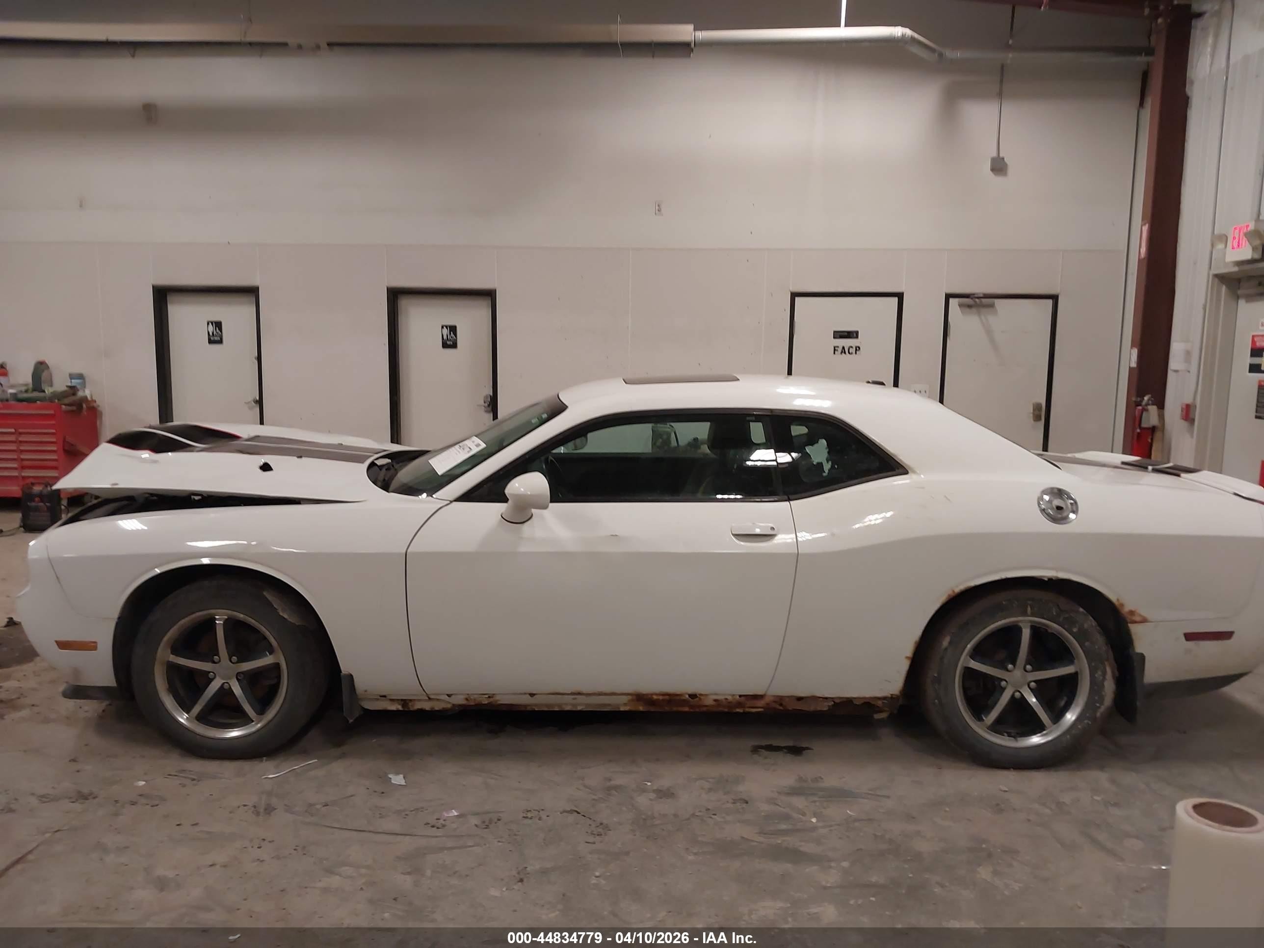 2011 Dodge Challenger Sxt Белый vin: 2B3CJ4DG2BH569263