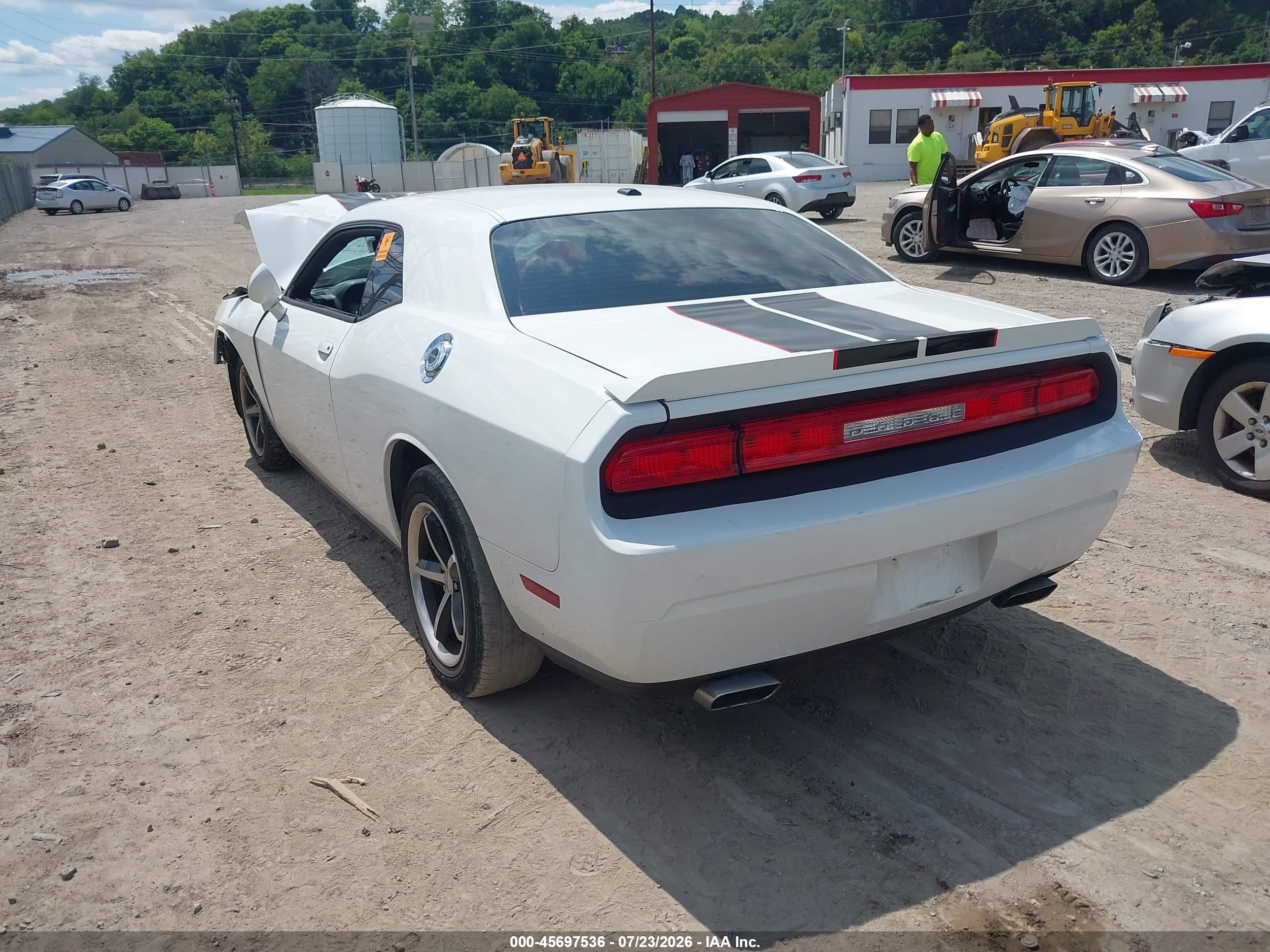 2011 Dodge Challenger   White vin: 2B3CJ4DG4BH605308