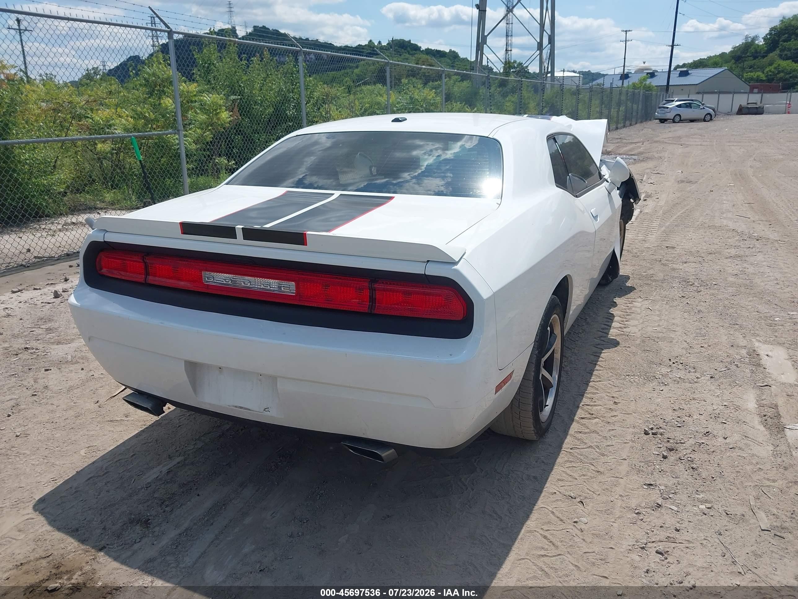 2011 Dodge Challenger   White vin: 2B3CJ4DG4BH605308