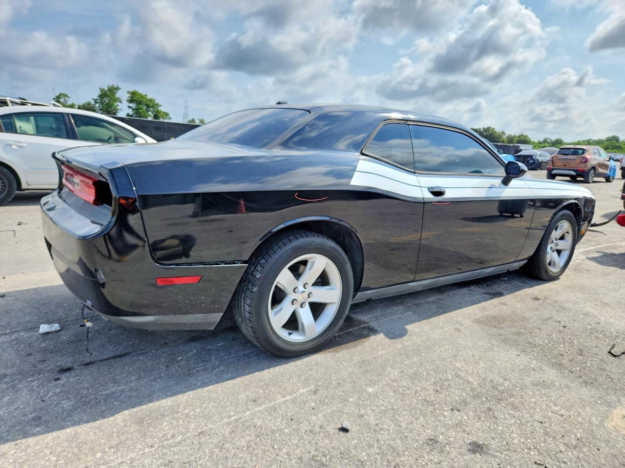 2011 Dodge Challenger Black vin: 2B3CJ4DG4BH612355
