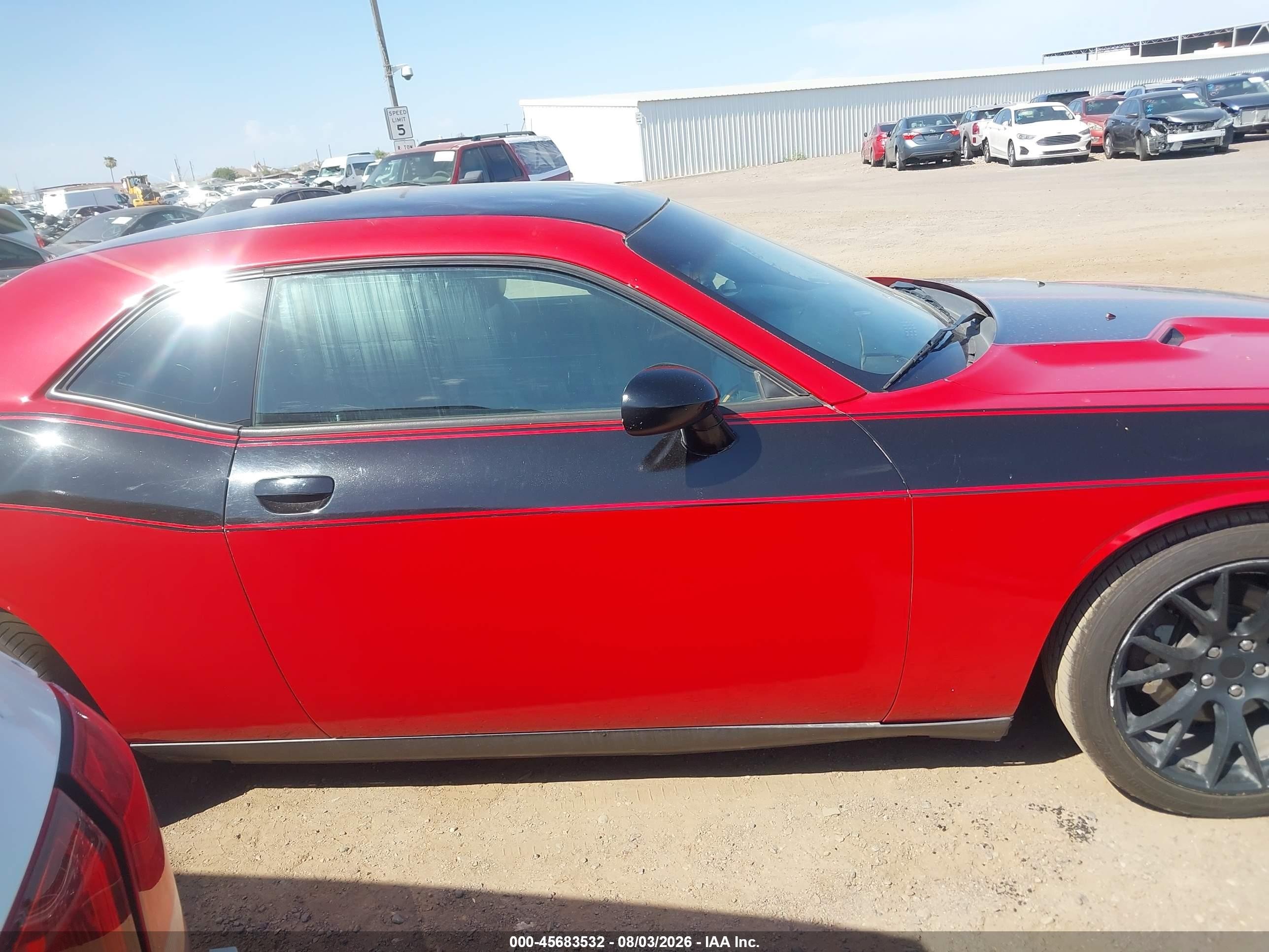 2011 Dodge Challenger   Красный vin: 2B3CJ4DG5BH561688