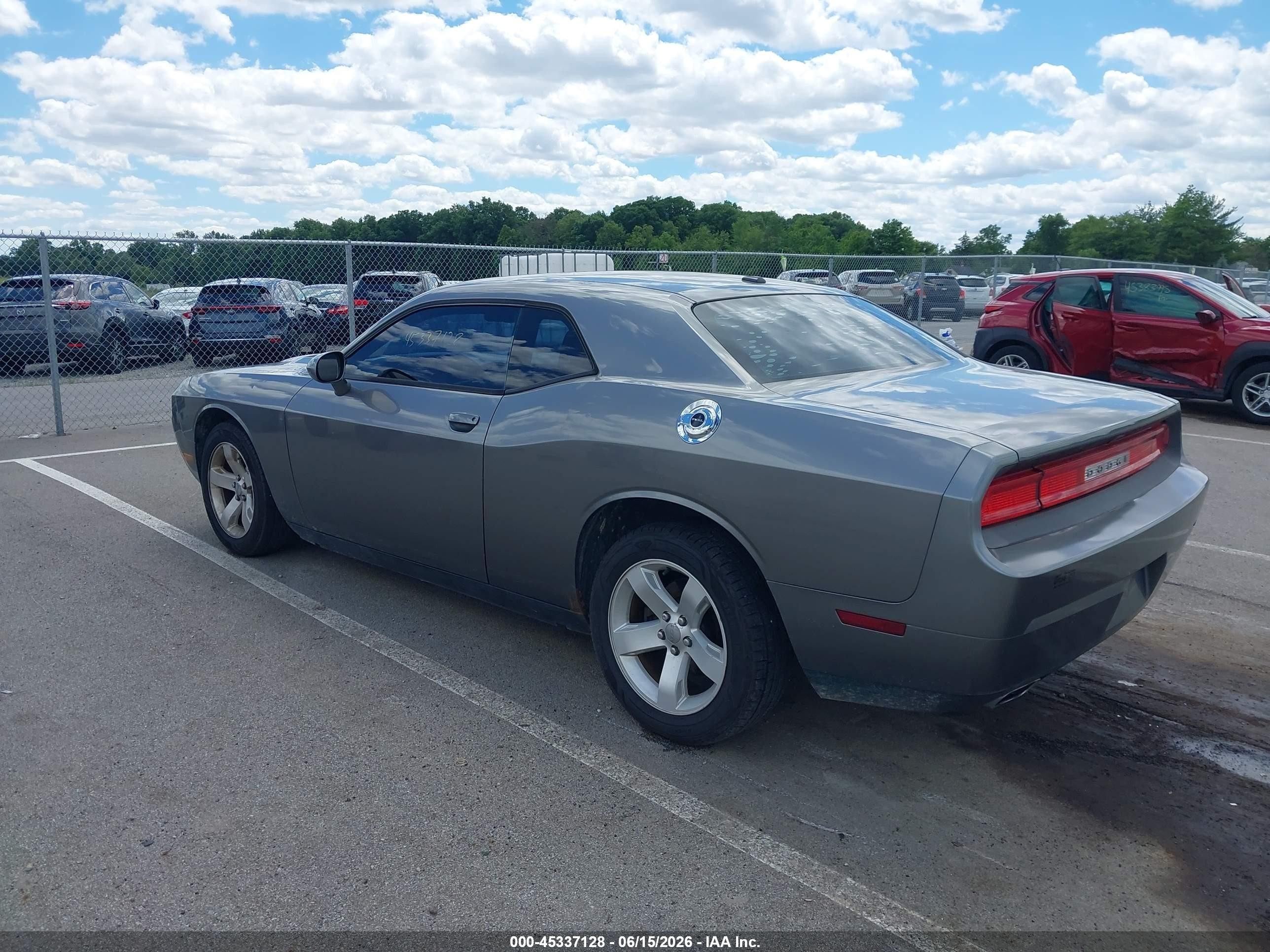 2011 Dodge Challenger   Gray vin: 2B3CJ4DG5BH596568