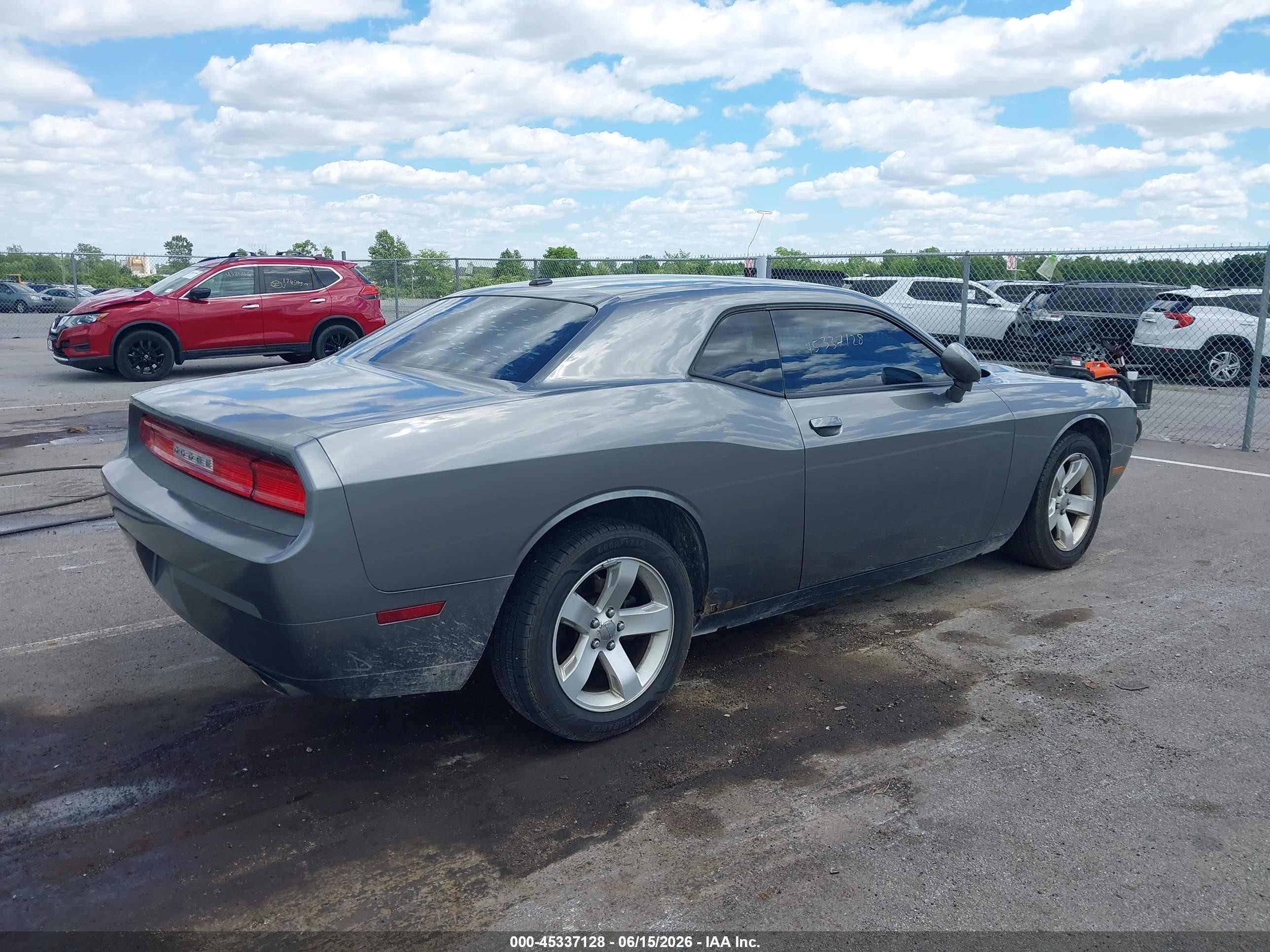 2011 Dodge Challenger   Gray vin: 2B3CJ4DG5BH596568