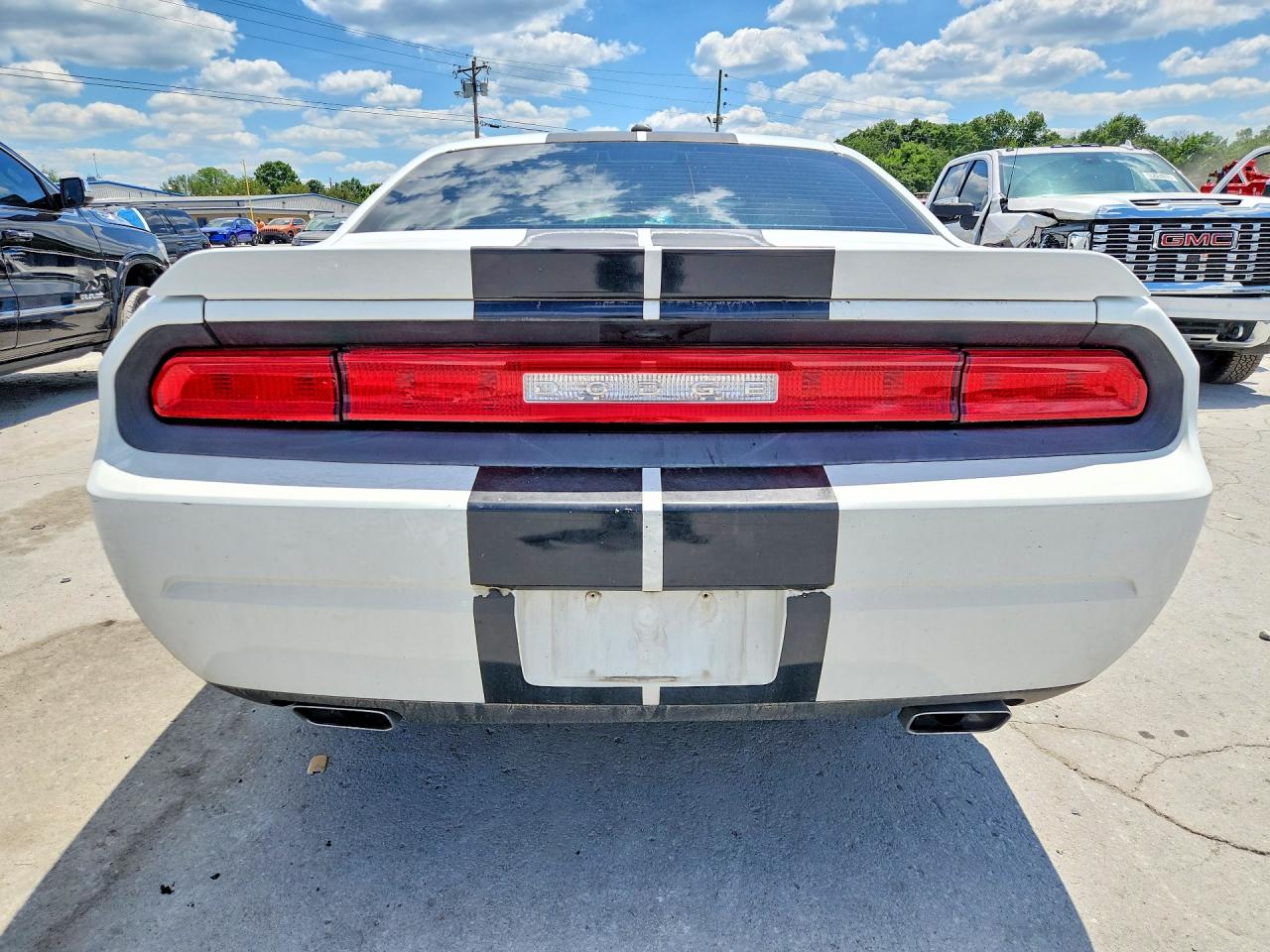 2011 Dodge Challenger White vin: 2B3CJ4DG7BH596734