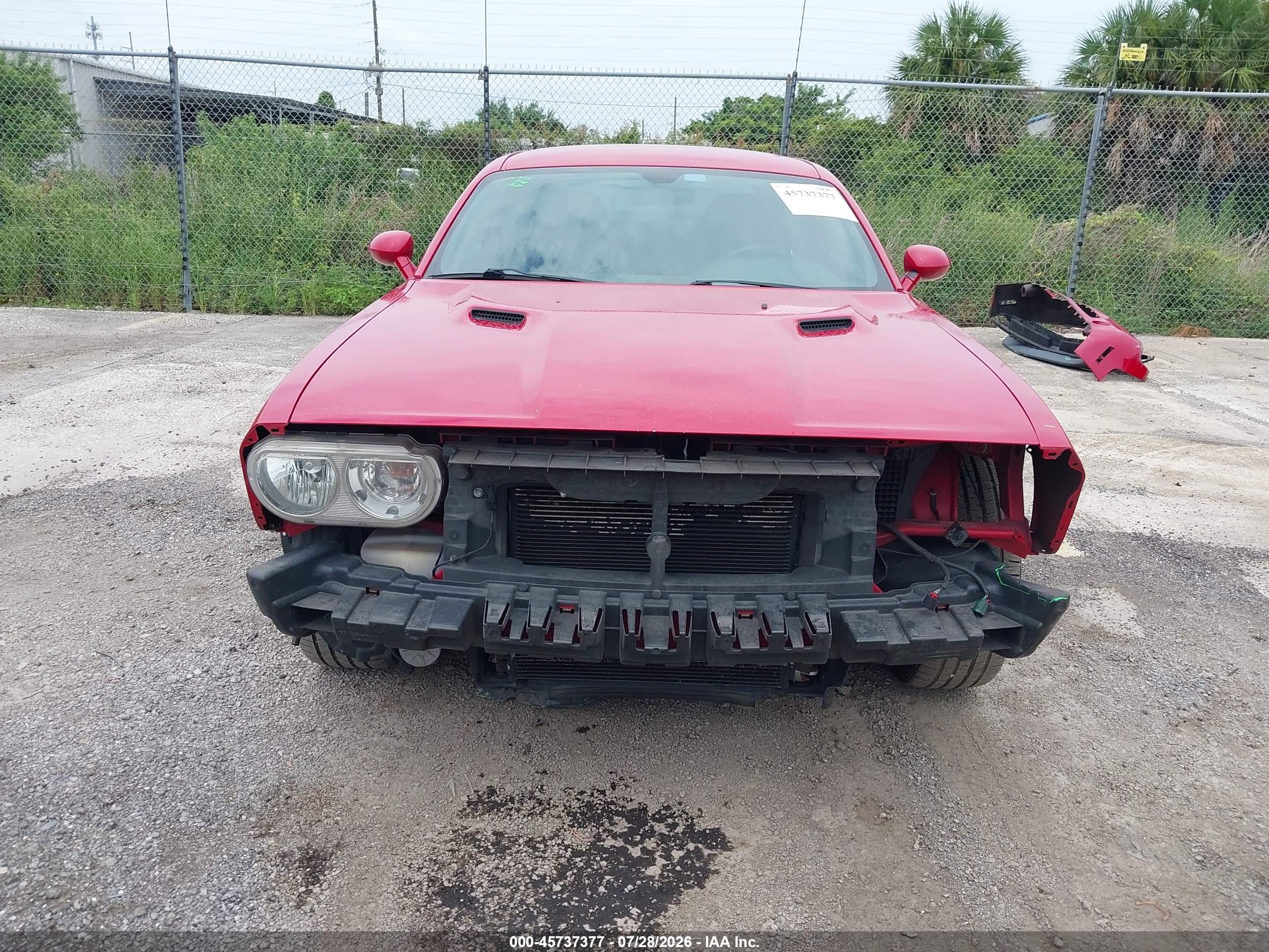 2011 Dodge Challenger   Red vin: 2B3CJ4DG9BH510808