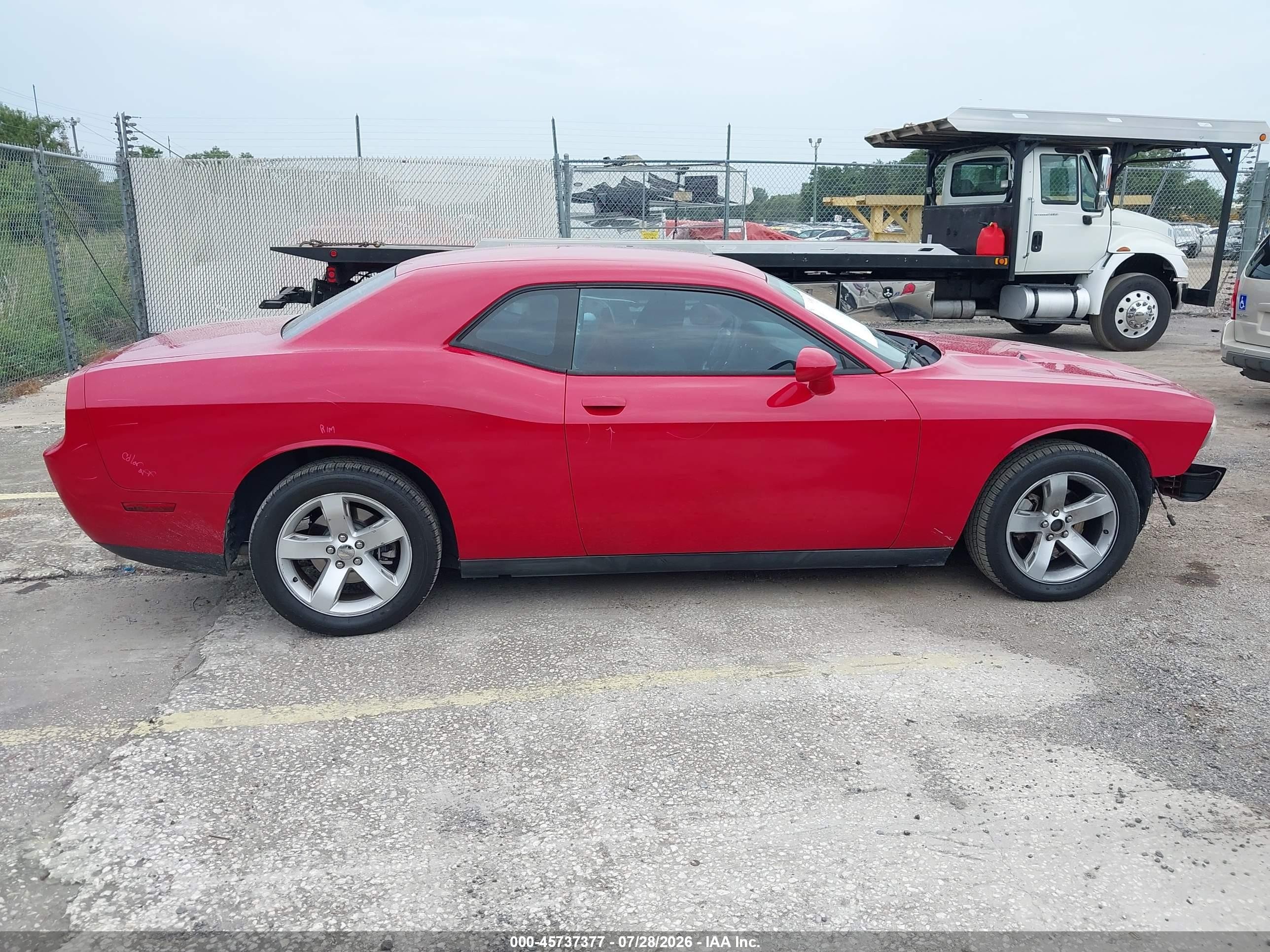 2011 Dodge Challenger   Red vin: 2B3CJ4DG9BH510808