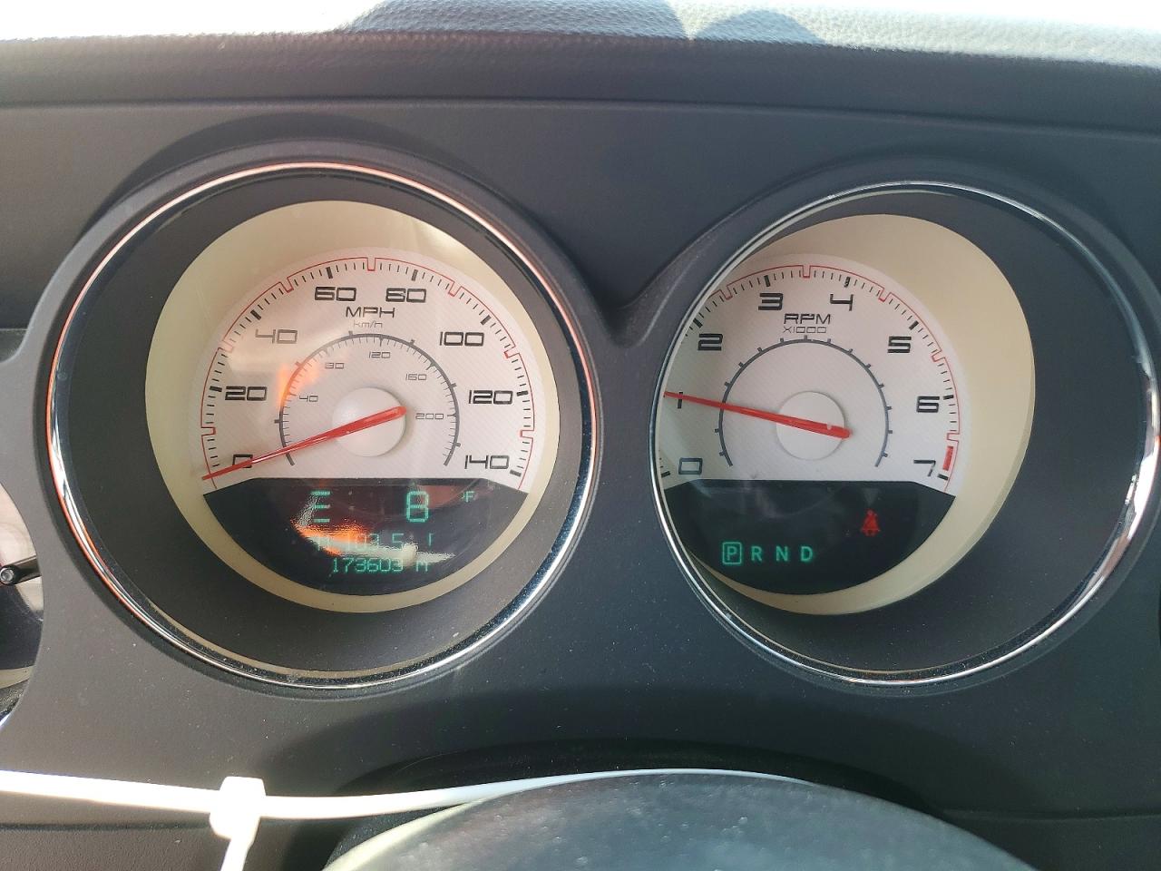 2011 Dodge Challenger Red vin: 2B3CJ4DG9BH516947