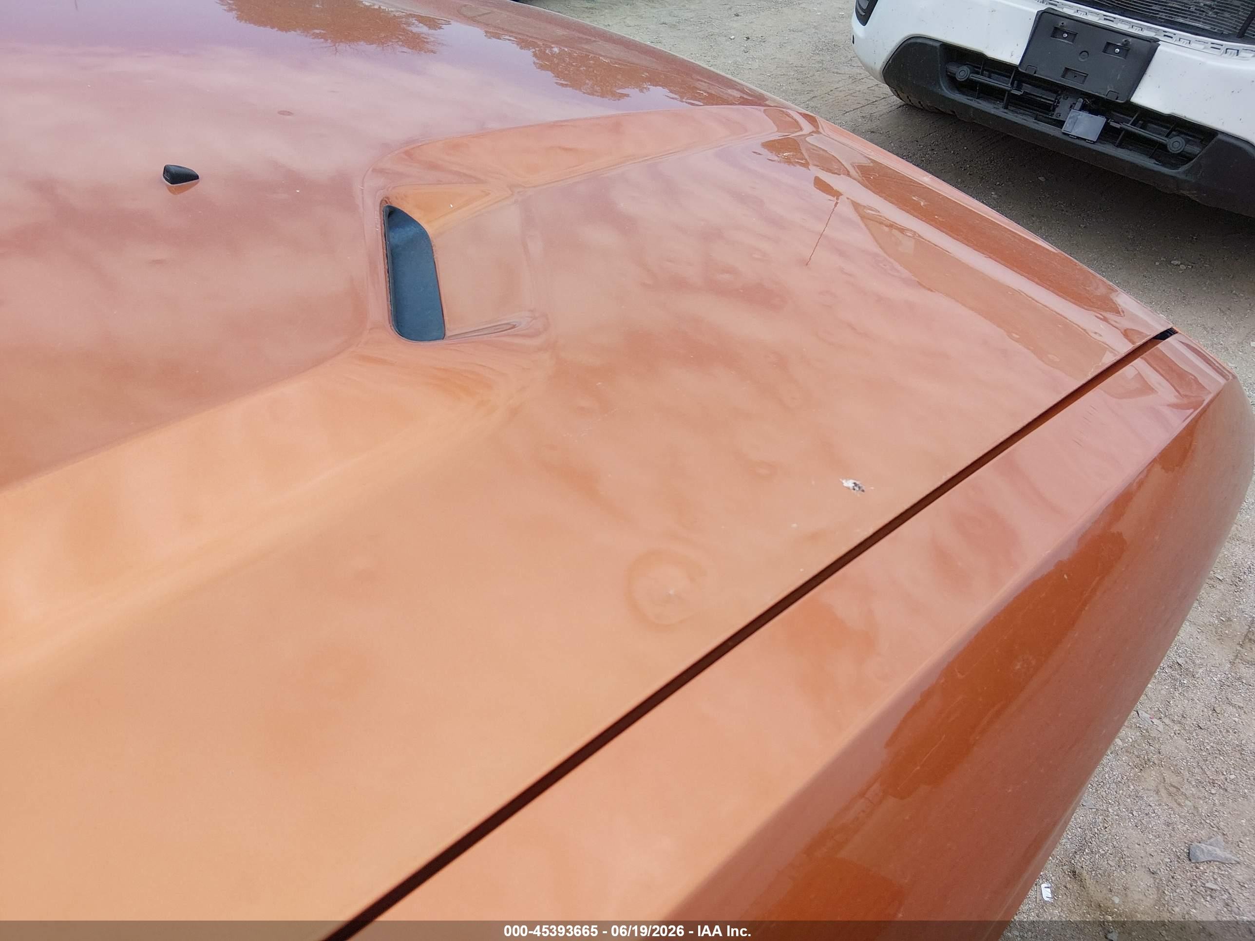 2011 Dodge Challenger   Orange vin: 2B3CJ4DG9BH576565