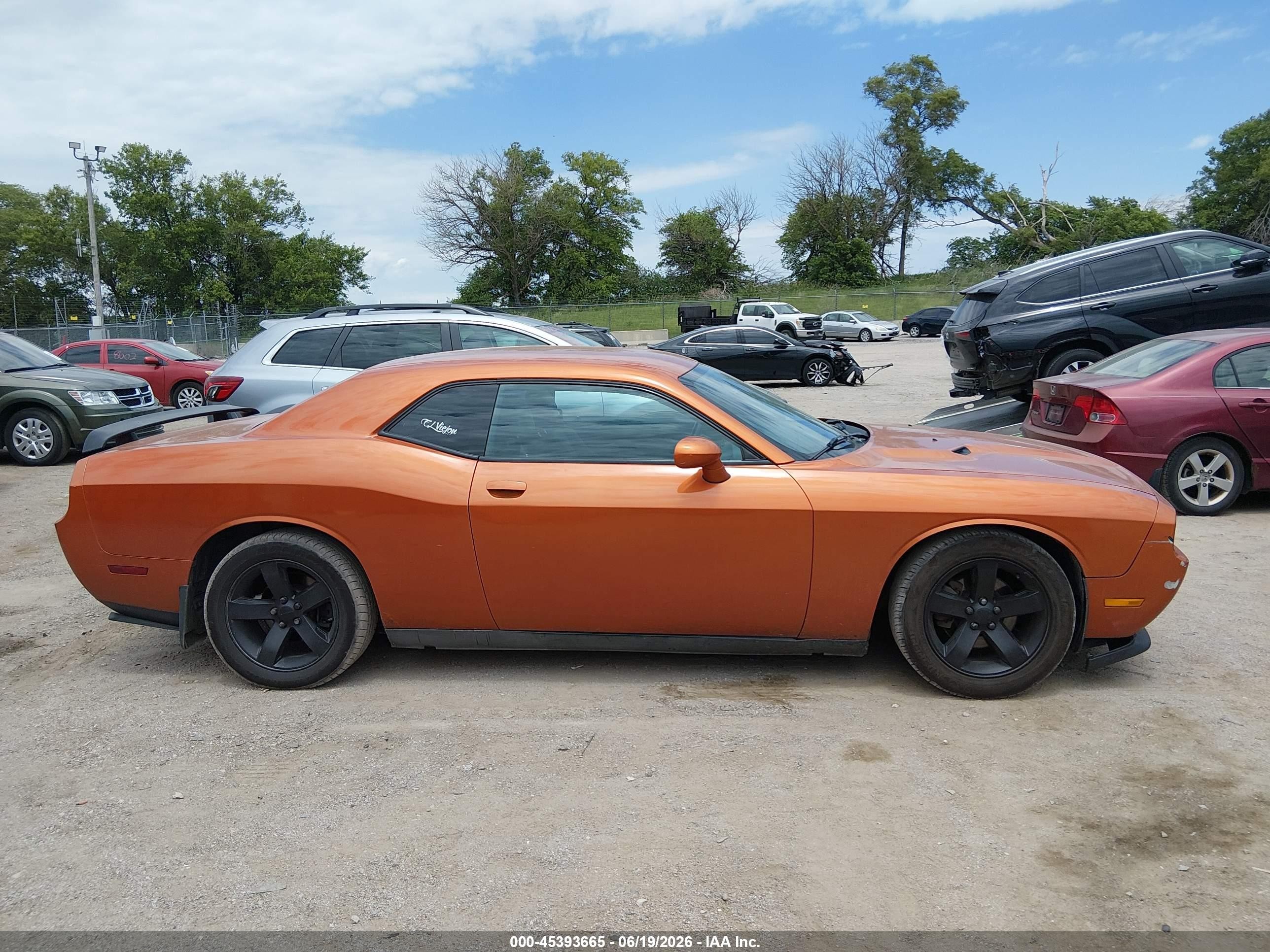 2011 Dodge Challenger   Orange vin: 2B3CJ4DG9BH576565
