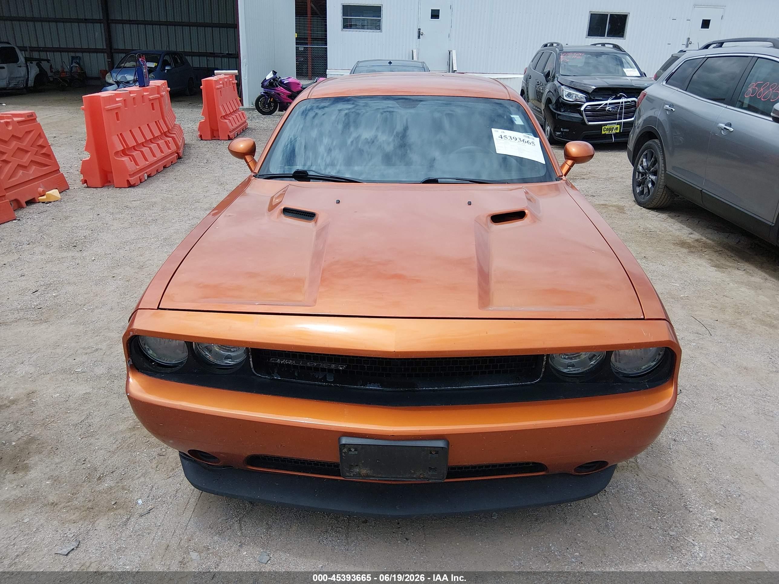 2011 Dodge Challenger   Orange vin: 2B3CJ4DG9BH576565