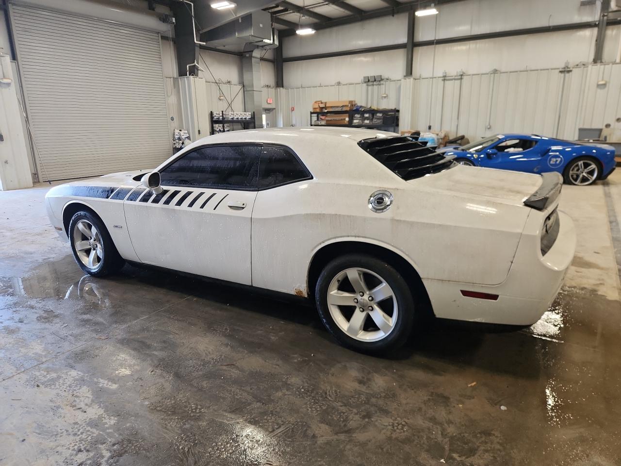 2011 Dodge Challenger White vin: 2B3CJ4DG9BH596234 Damage: Left Qtr Panel, Rust, 1 To 2 Inches