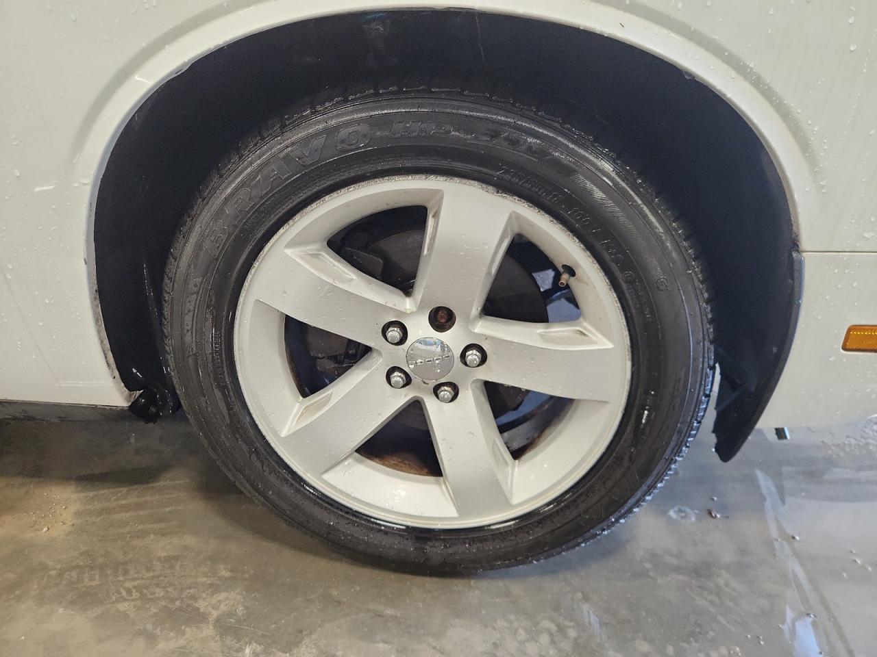 2011 Dodge Challenger White vin: 2B3CJ4DG9BH596234 Damage: Right Front Wheel, Curb Rash, > 12 Inches