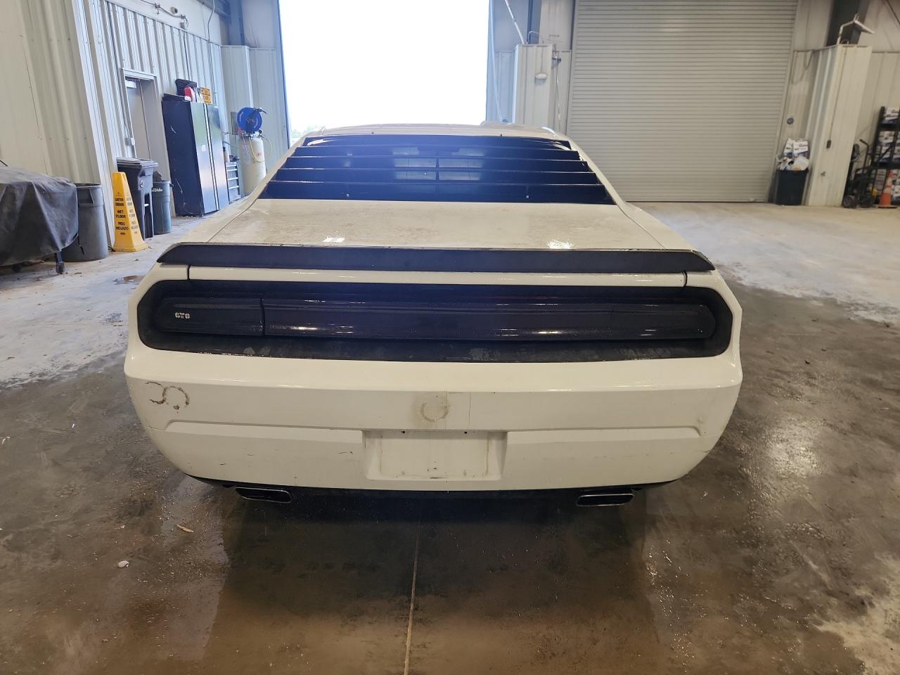 2011 Dodge Challenger White vin: 2B3CJ4DG9BH596234 Damage: Rear Bumper, Heavy Scratch, 1 To 2 Inches