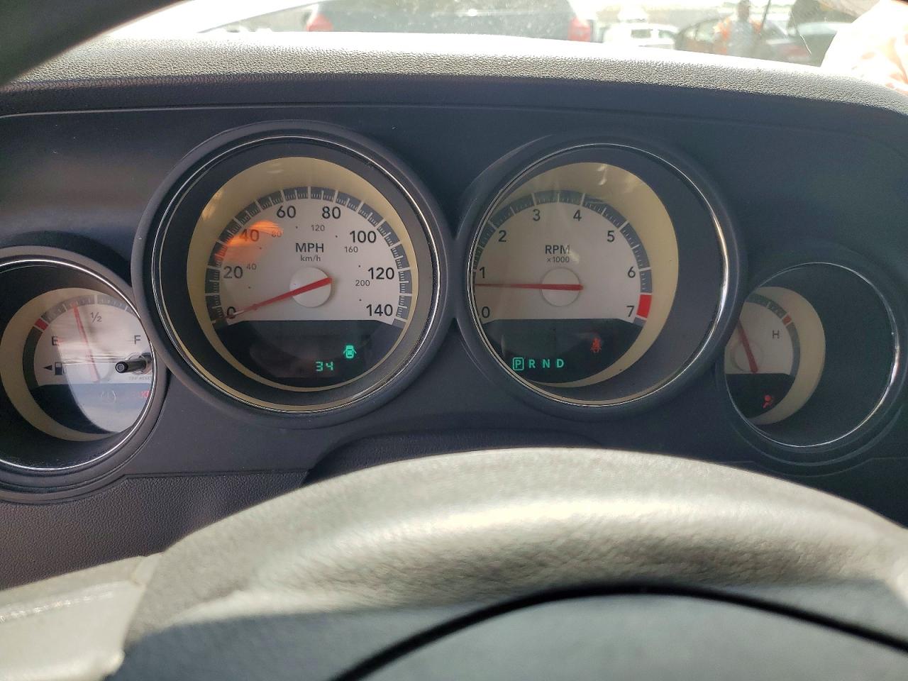 2010 Dodge Challenger Se White vin: 2B3CJ4DV4AH264893