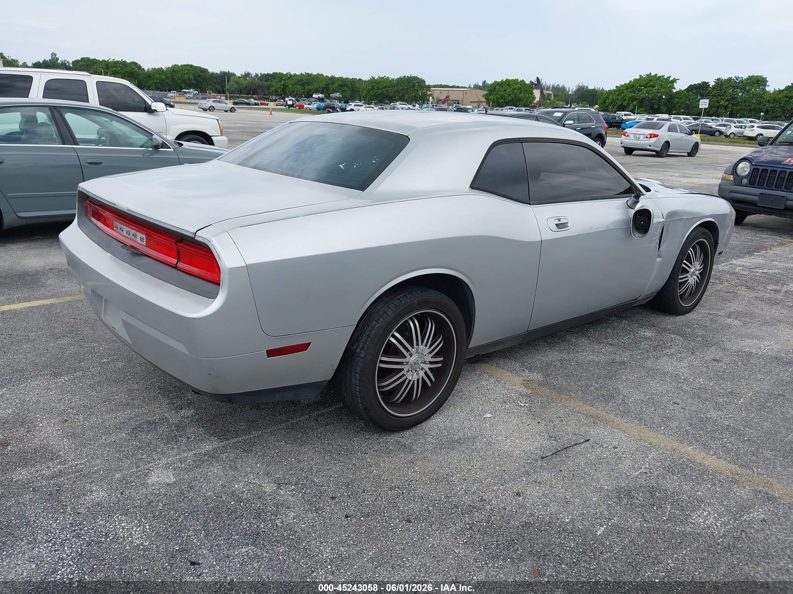 2010 Dodge Challenger Se Silver vin: 2B3CJ4DV4AH291818
