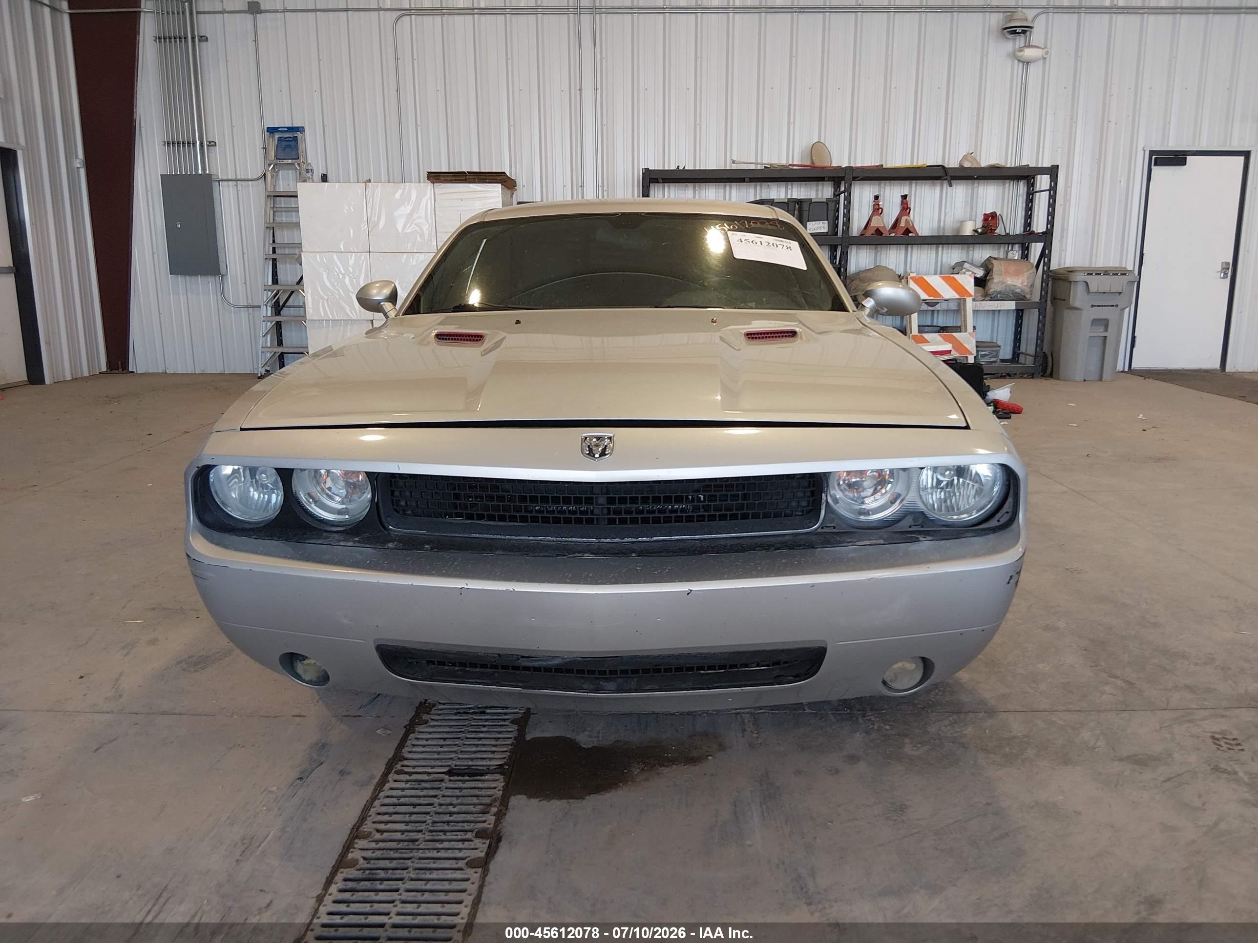 2010 Dodge Challenger Se Серебряный vin: 2B3CJ4DVXAH102721