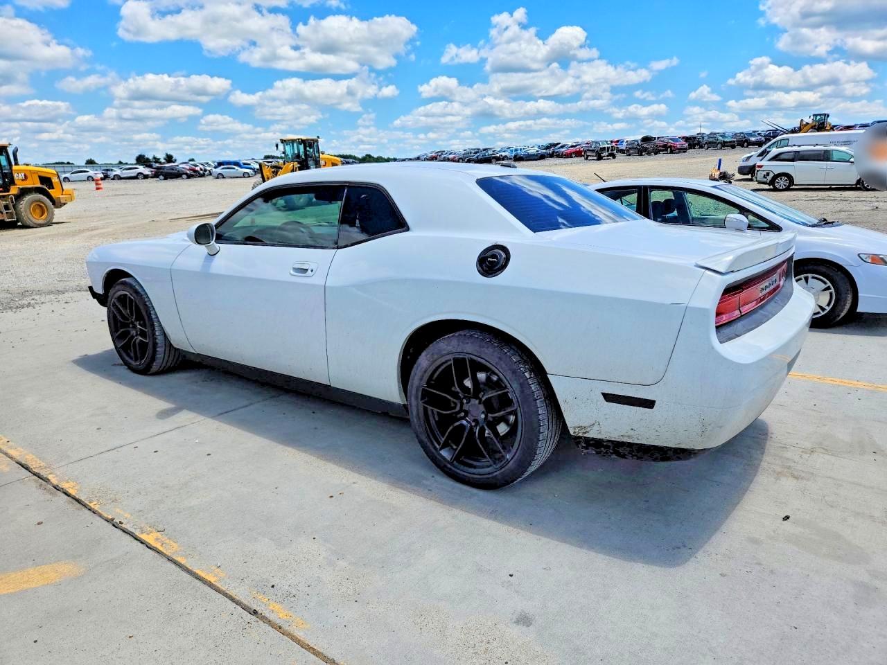 2010 Dodge Challenger Se Белый vin: 2B3CJ4DVXAH323333