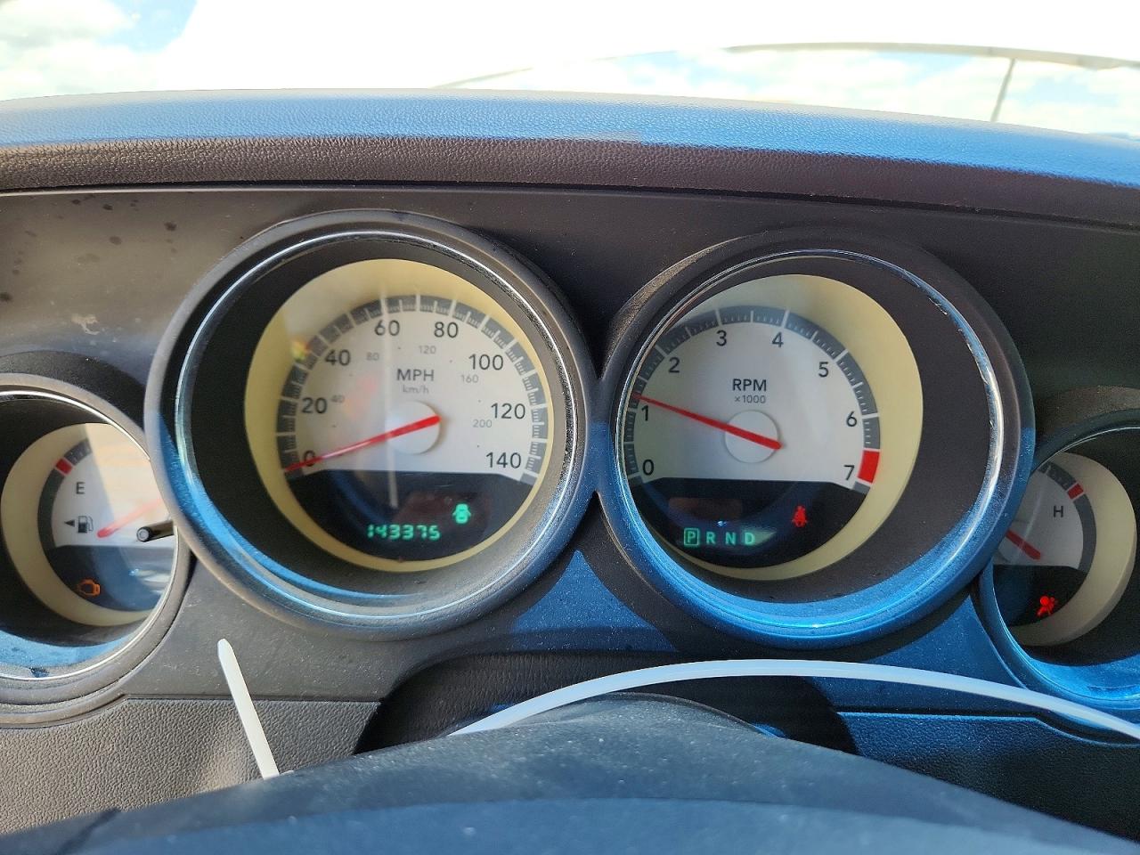 2010 Dodge Challenger Se Белый vin: 2B3CJ4DVXAH323333