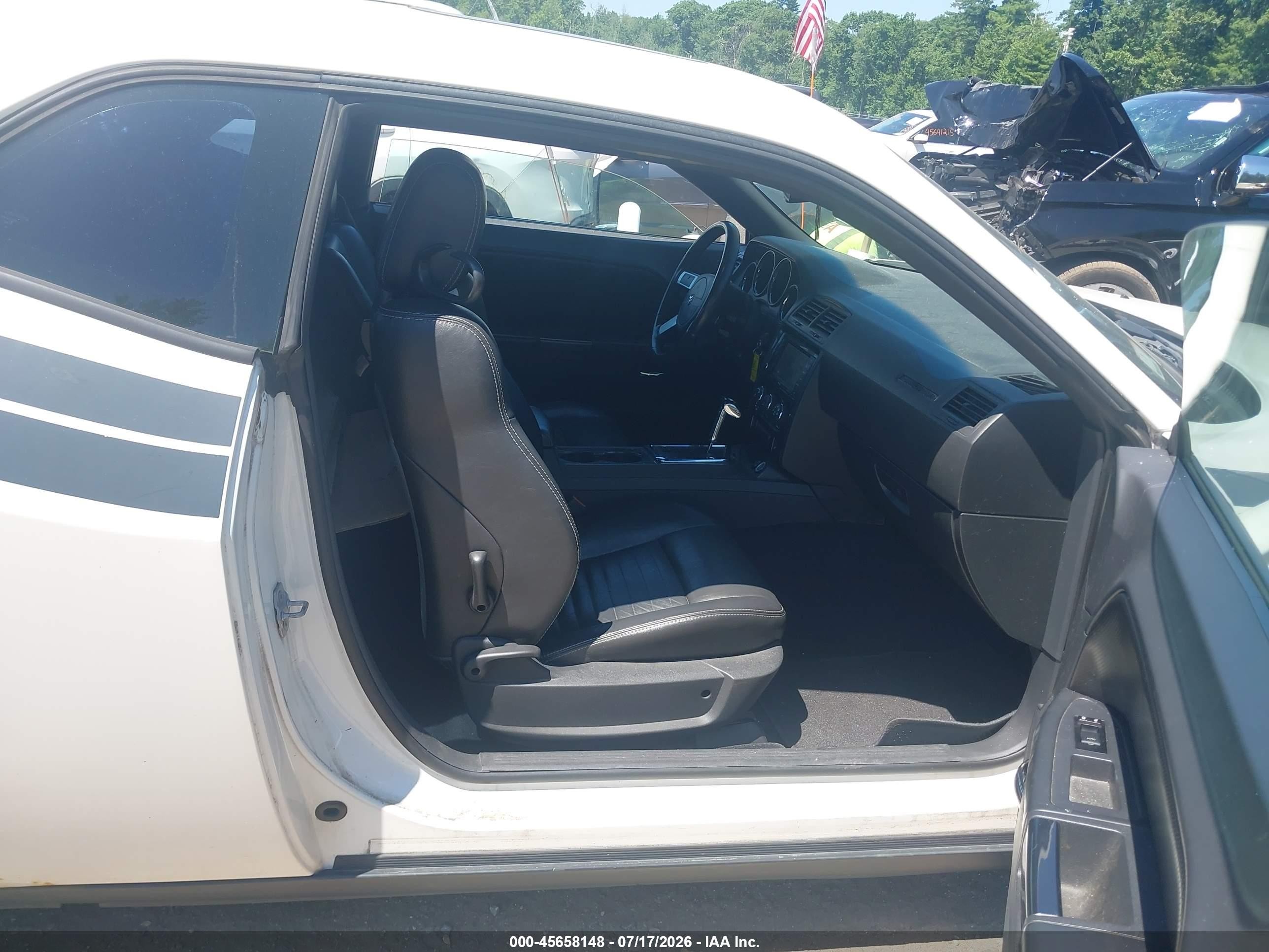 2010 Dodge Challenger R/t White vin: 2B3CJ5DT0AH166920