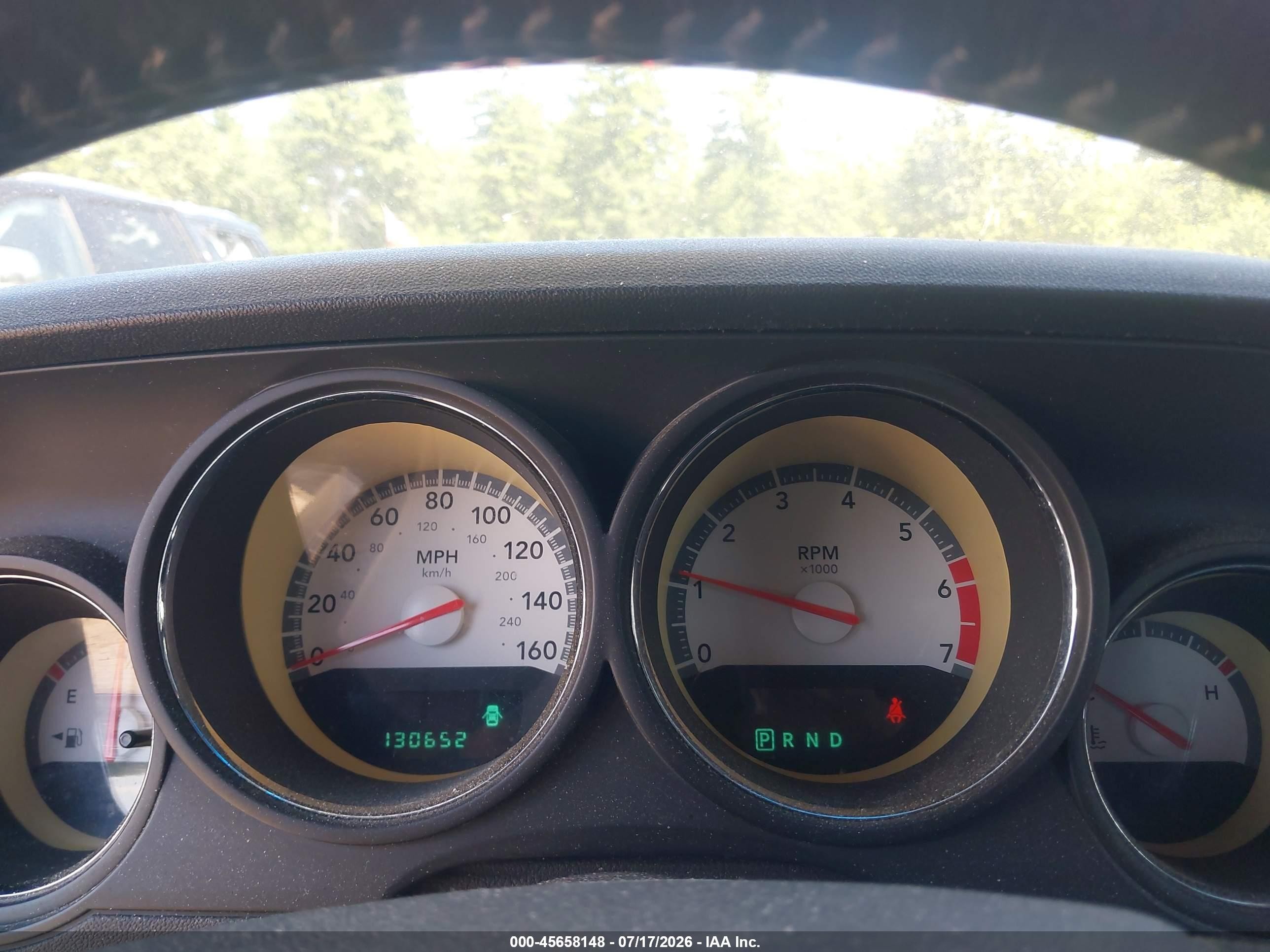 2010 Dodge Challenger R/t White vin: 2B3CJ5DT0AH166920