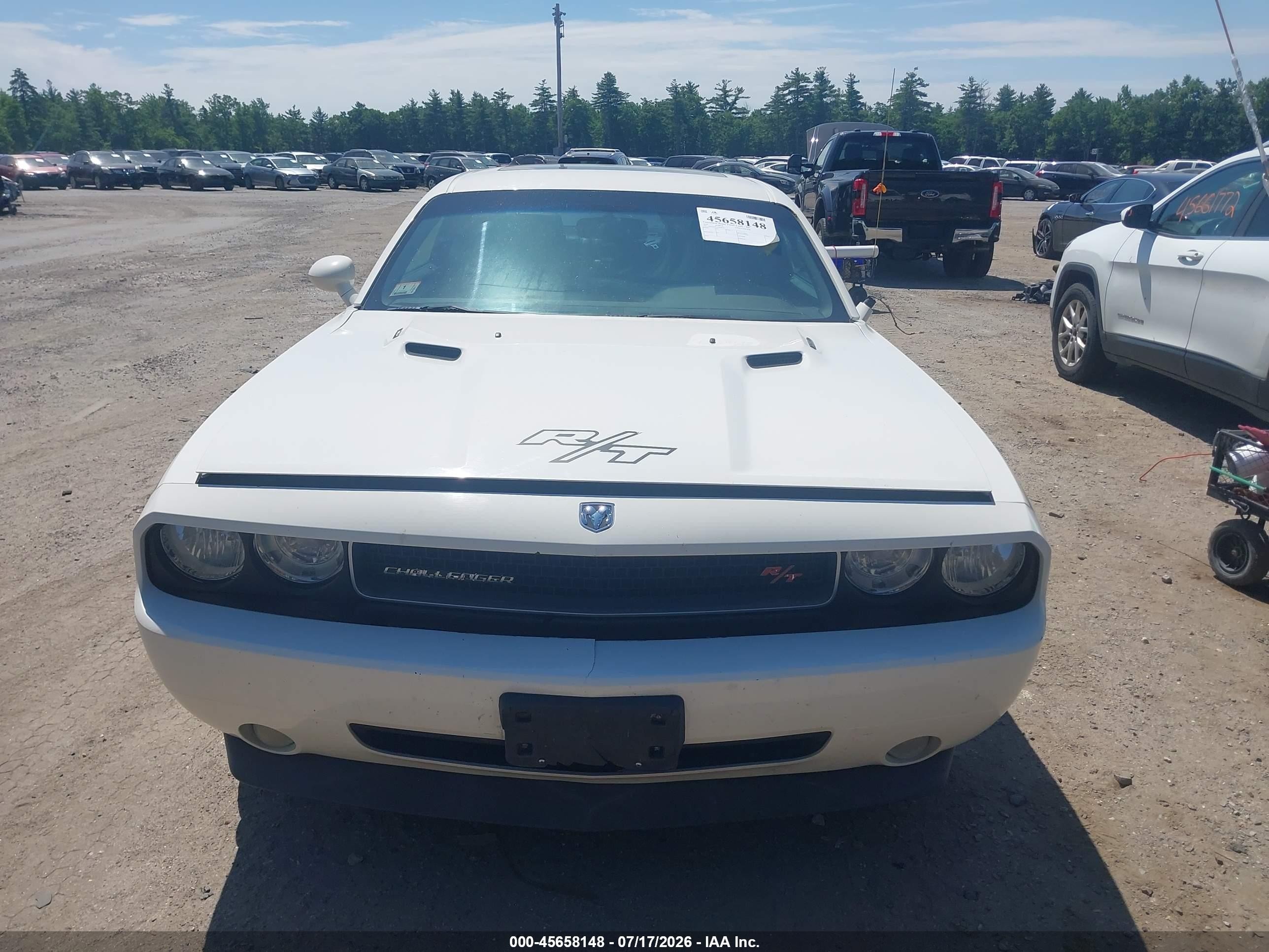 2010 Dodge Challenger R/t White vin: 2B3CJ5DT0AH166920