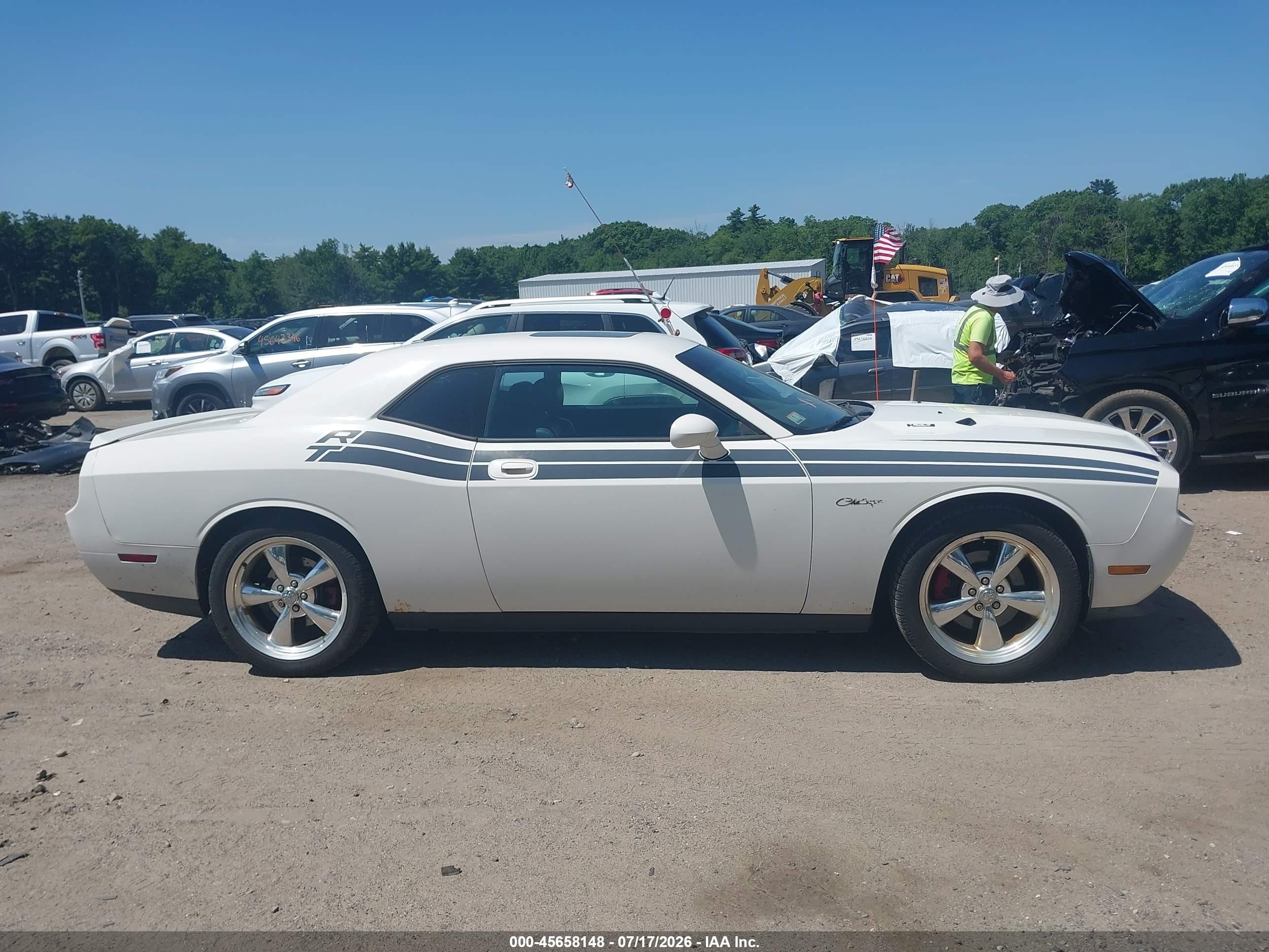 2010 Dodge Challenger R/t White vin: 2B3CJ5DT0AH166920