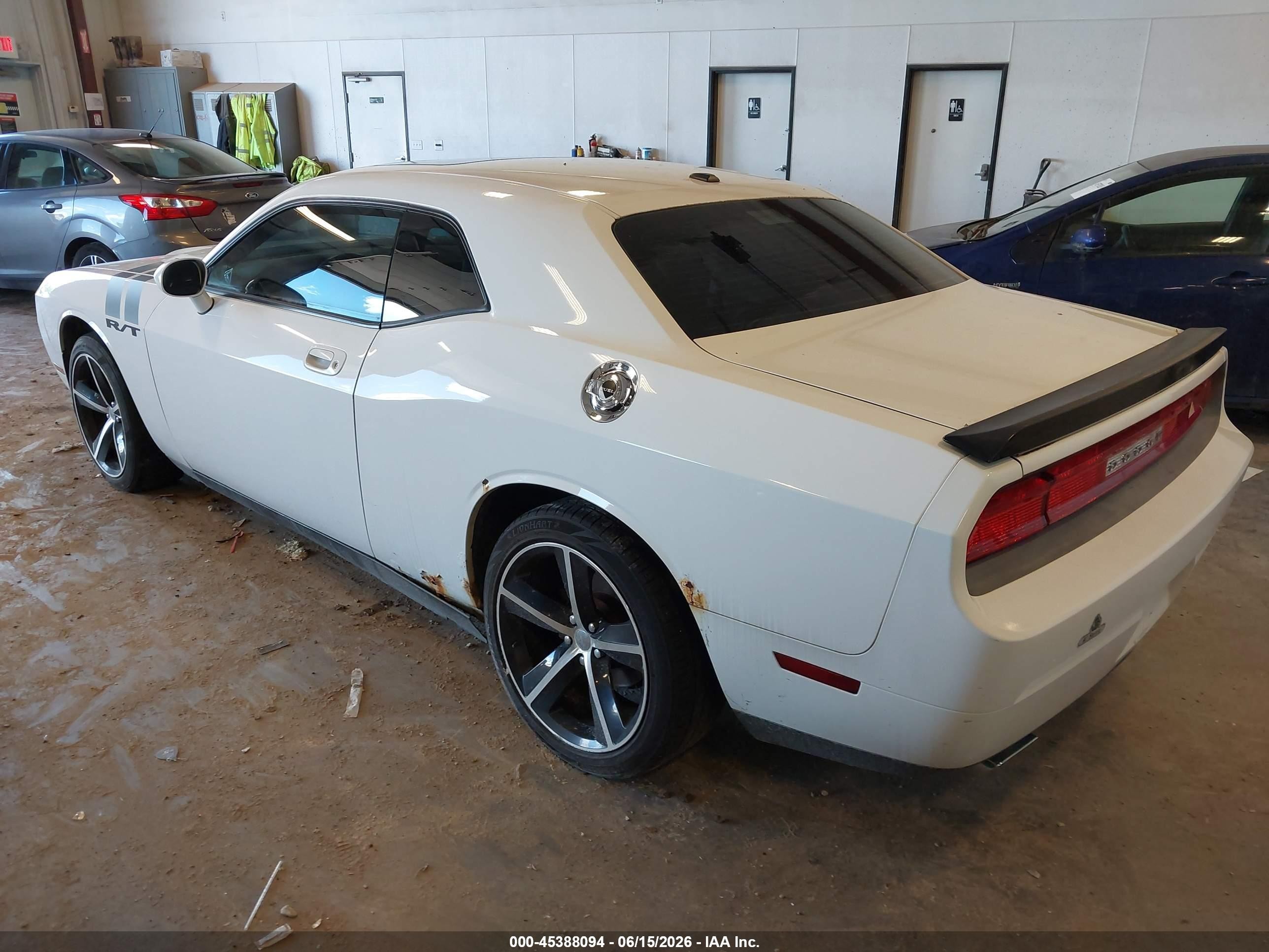 2010 Dodge Challenger R/t White vin: 2B3CJ5DT0AH255256