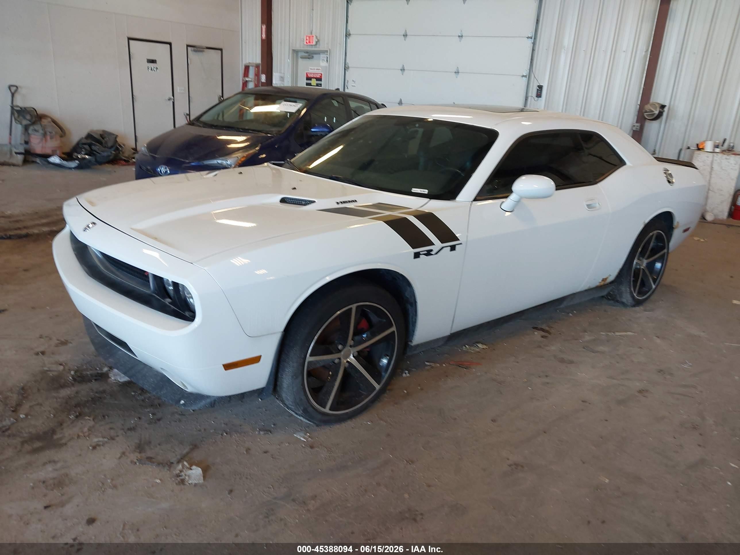 2010 Dodge Challenger R/t White vin: 2B3CJ5DT0AH255256