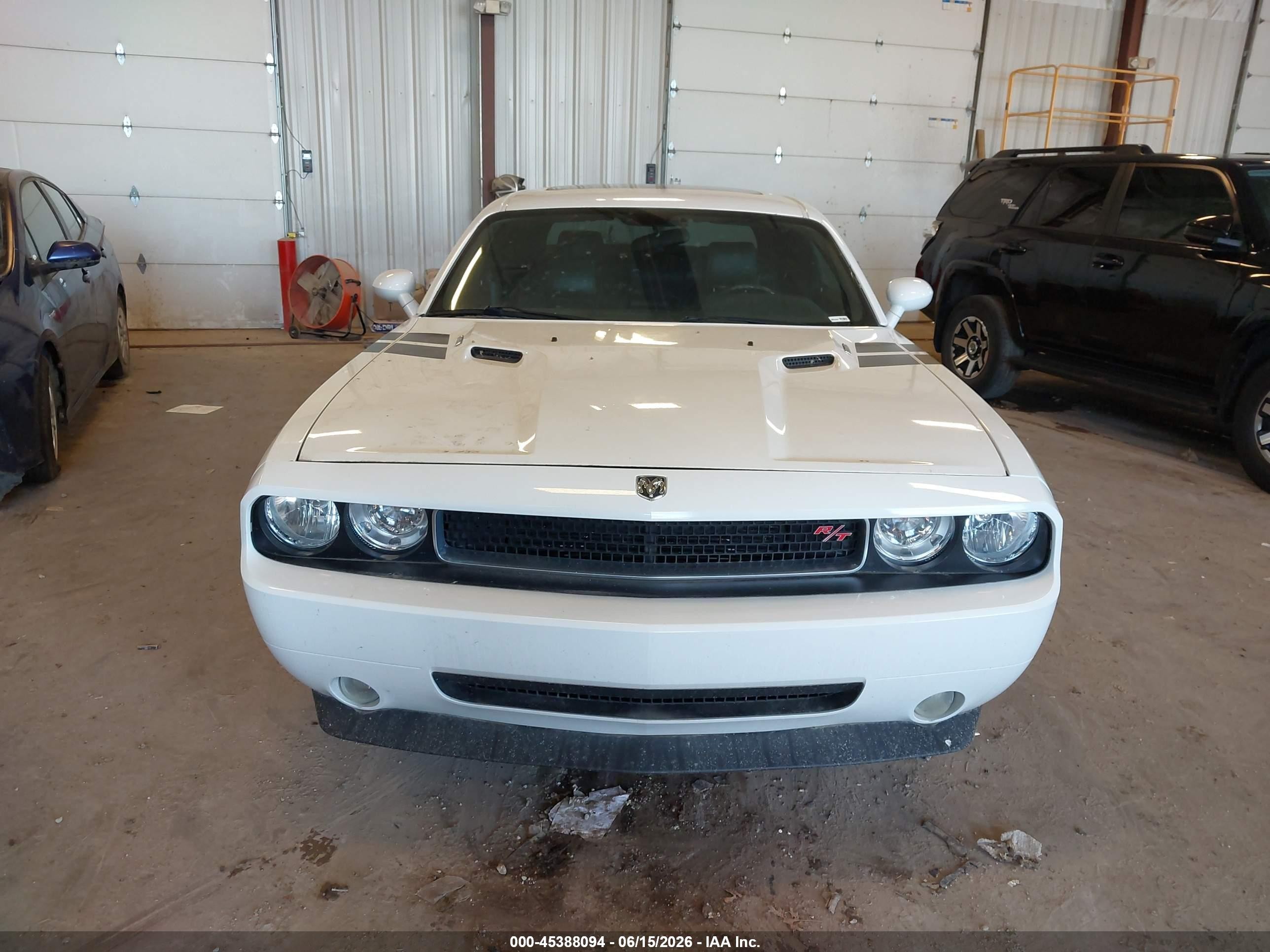 2010 Dodge Challenger R/t White vin: 2B3CJ5DT0AH255256