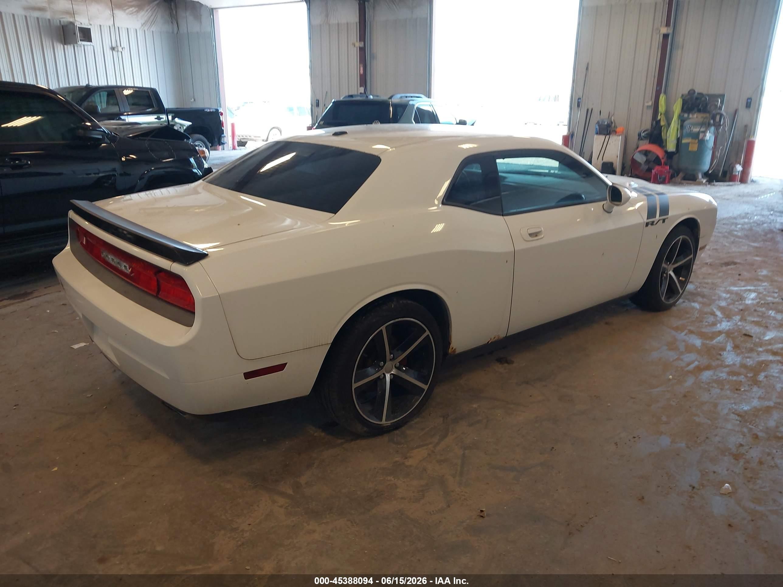 2010 Dodge Challenger R/t White vin: 2B3CJ5DT0AH255256