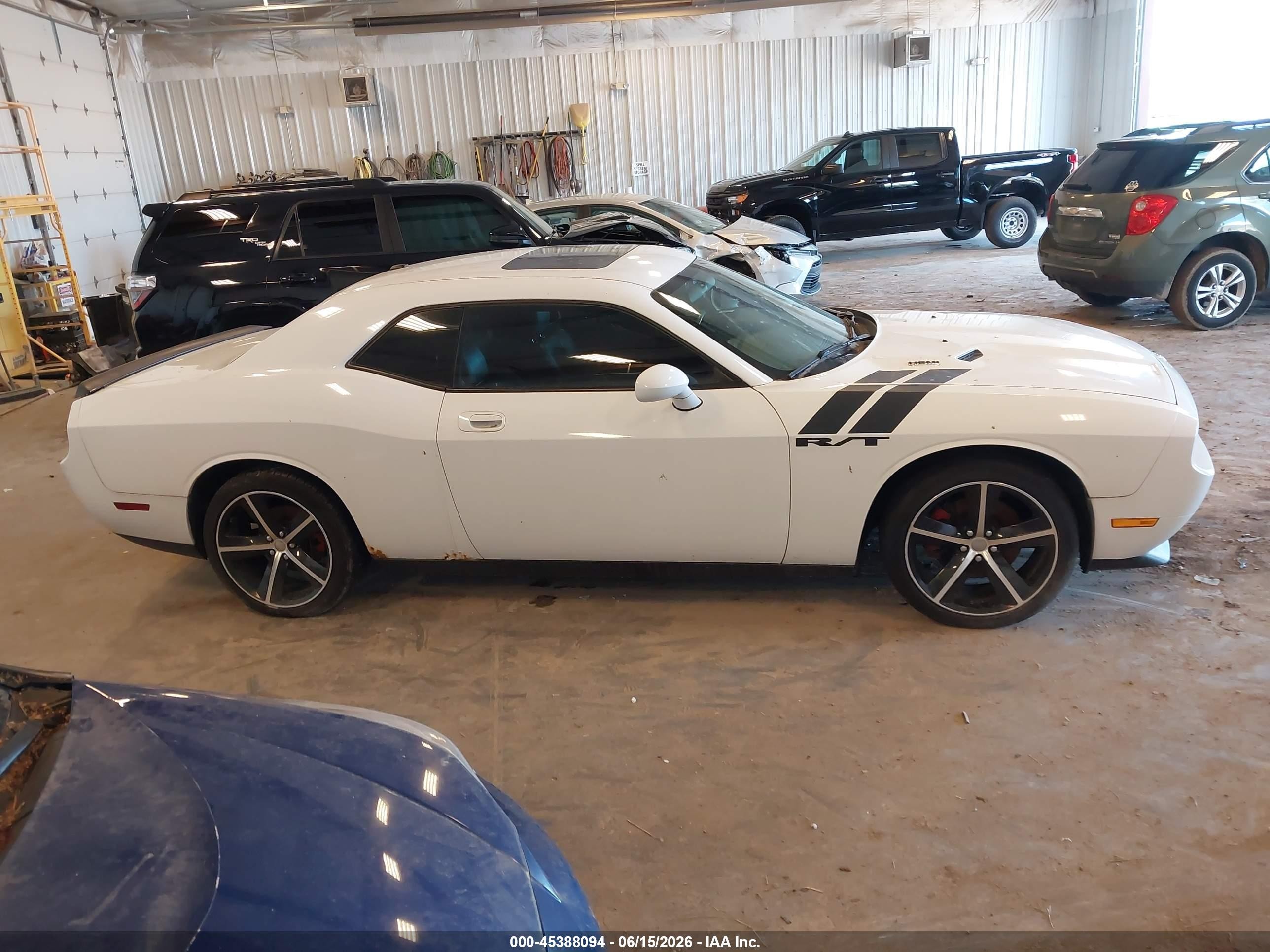 2010 Dodge Challenger R/t White vin: 2B3CJ5DT0AH255256