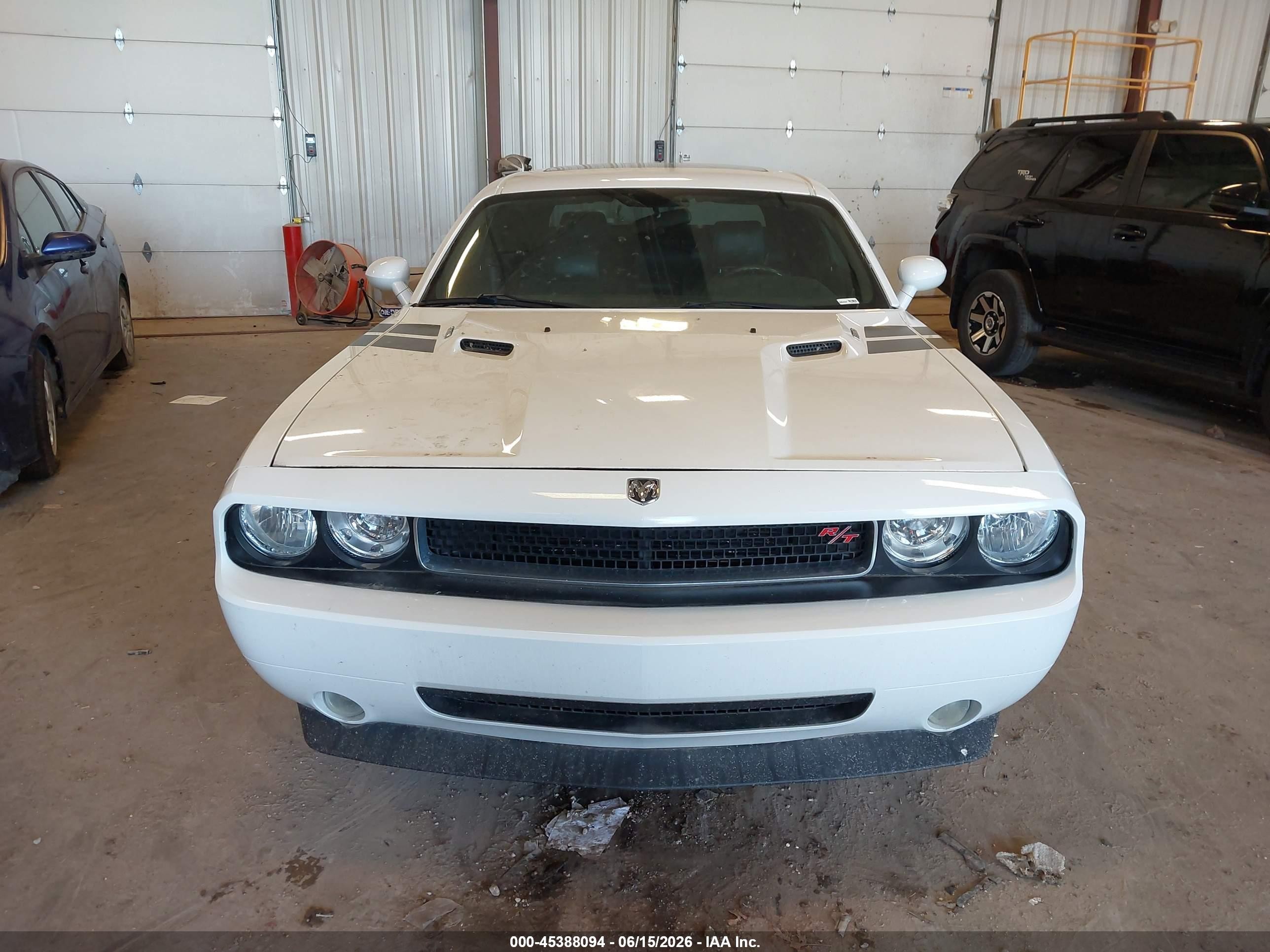 2010 Dodge Challenger R/t White vin: 2B3CJ5DT0AH255256