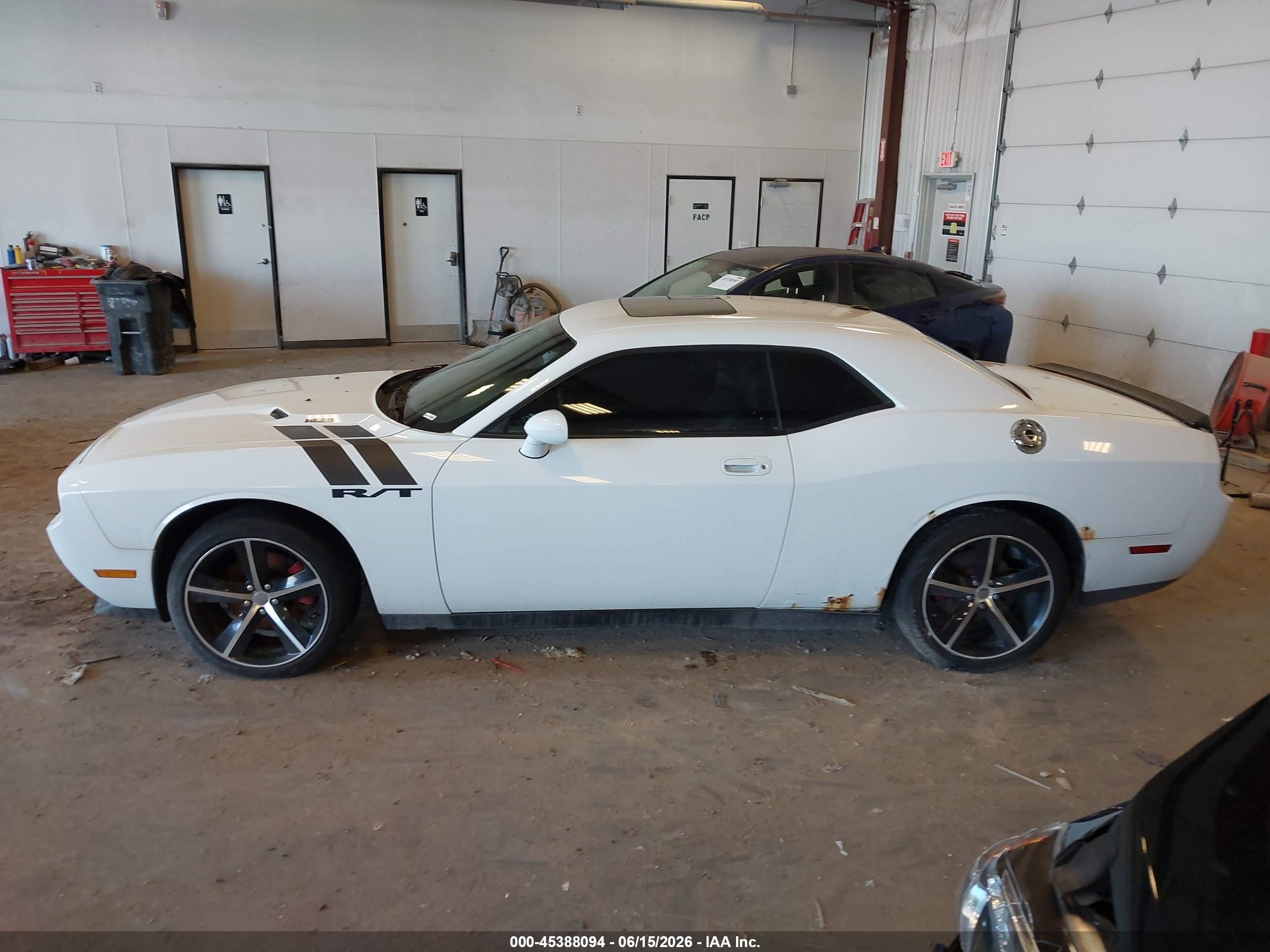2010 Dodge Challenger R/t White vin: 2B3CJ5DT0AH255256