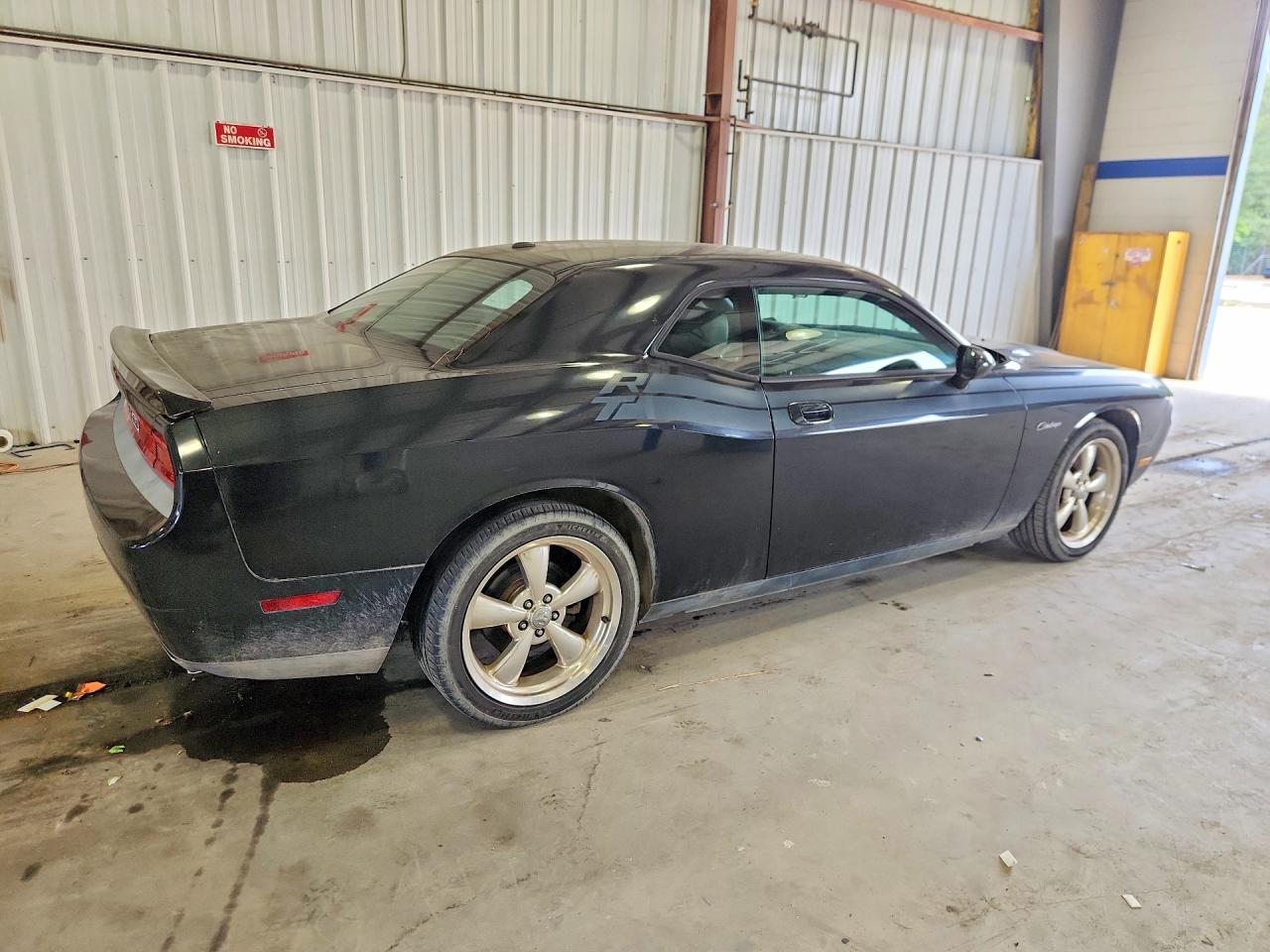 2010 Dodge Challenger Black vin: 2B3CJ5DT1AH241253