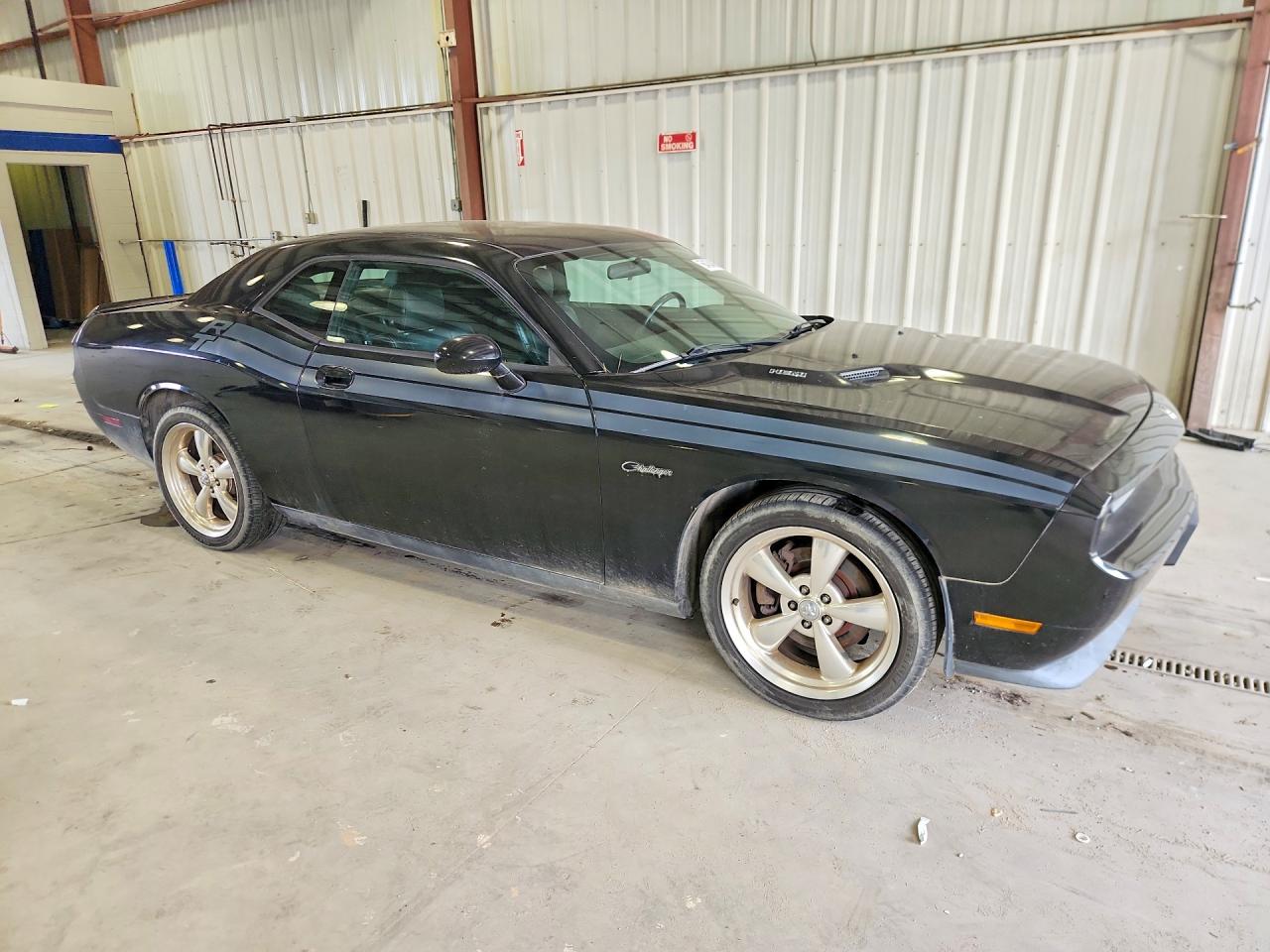 2010 Dodge Challenger Black vin: 2B3CJ5DT1AH241253