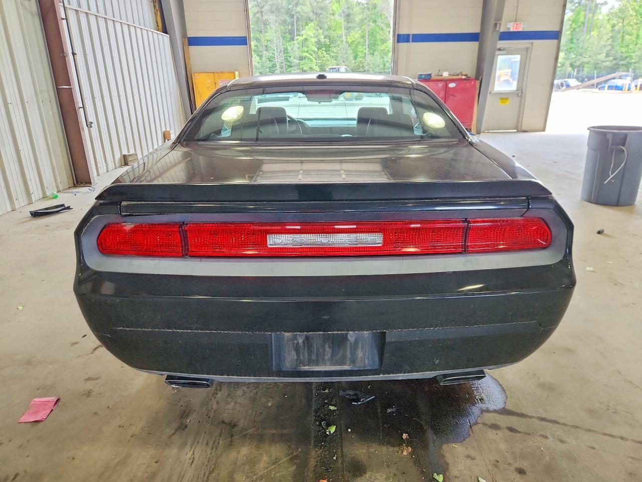 2010 Dodge Challenger Black vin: 2B3CJ5DT1AH241253