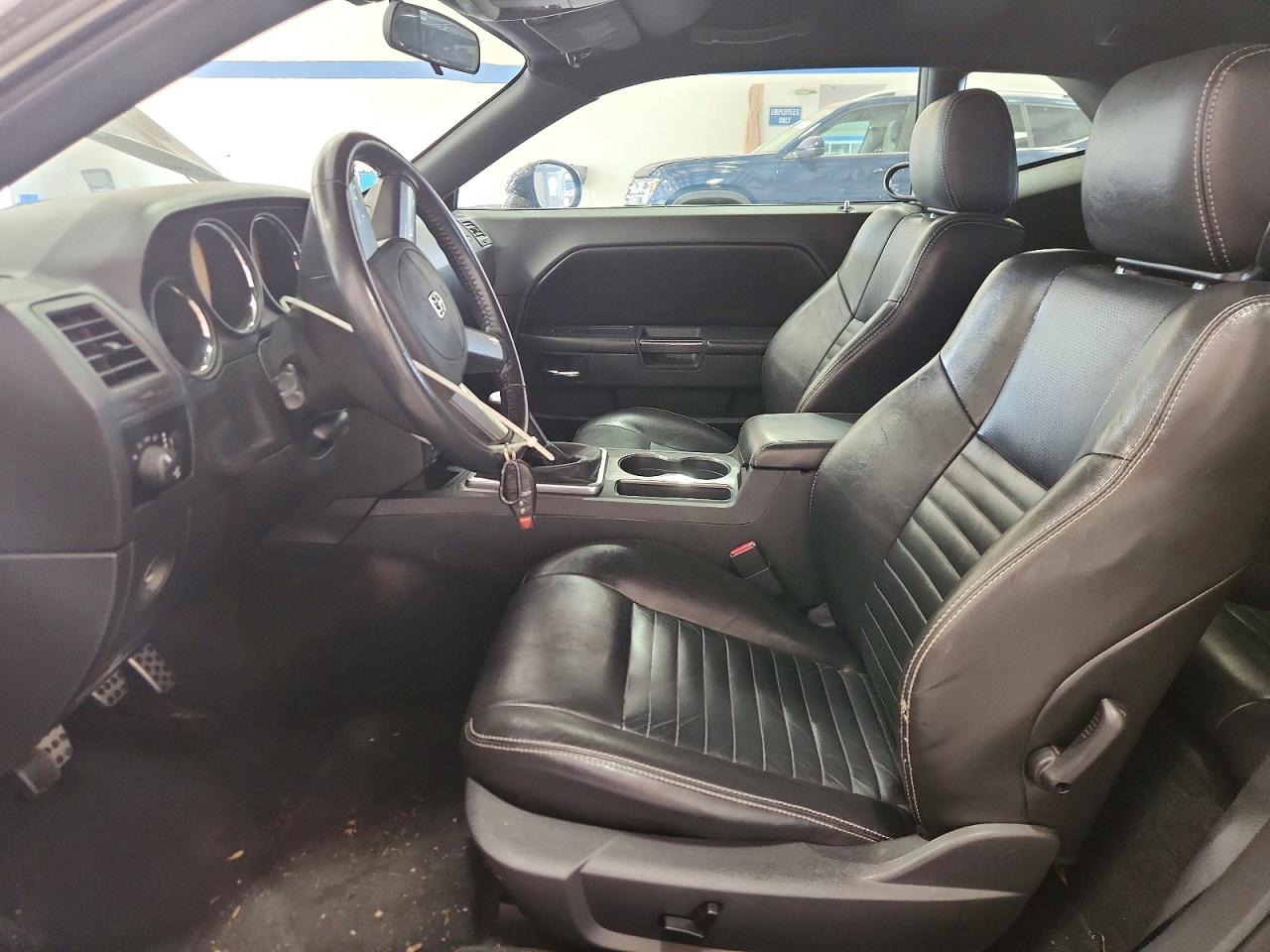 2010 Dodge Challenger Black vin: 2B3CJ5DT1AH241253