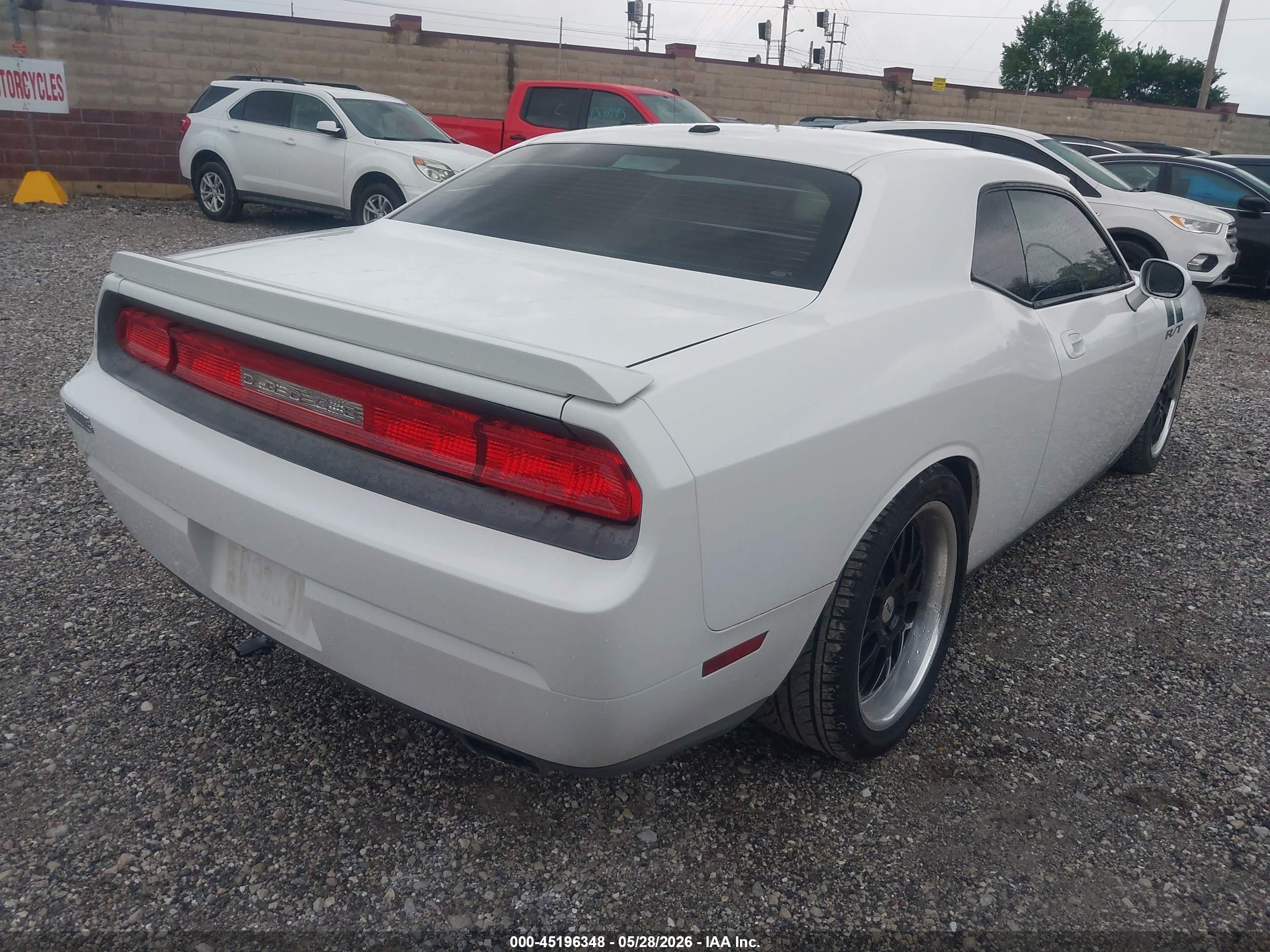2010 Dodge Challenger R/t White vin: 2B3CJ5DT2AH322181